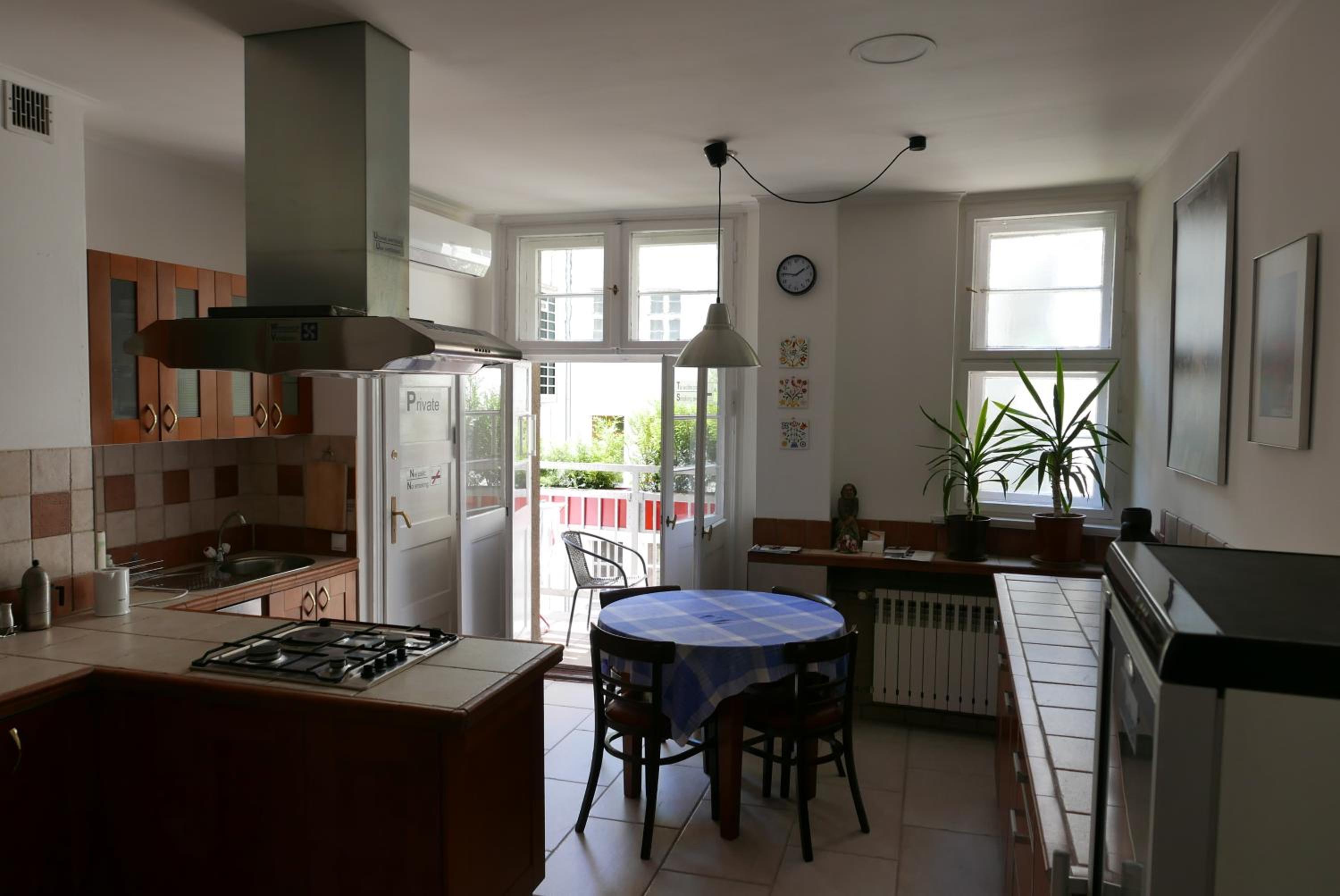 Apartment photo 2