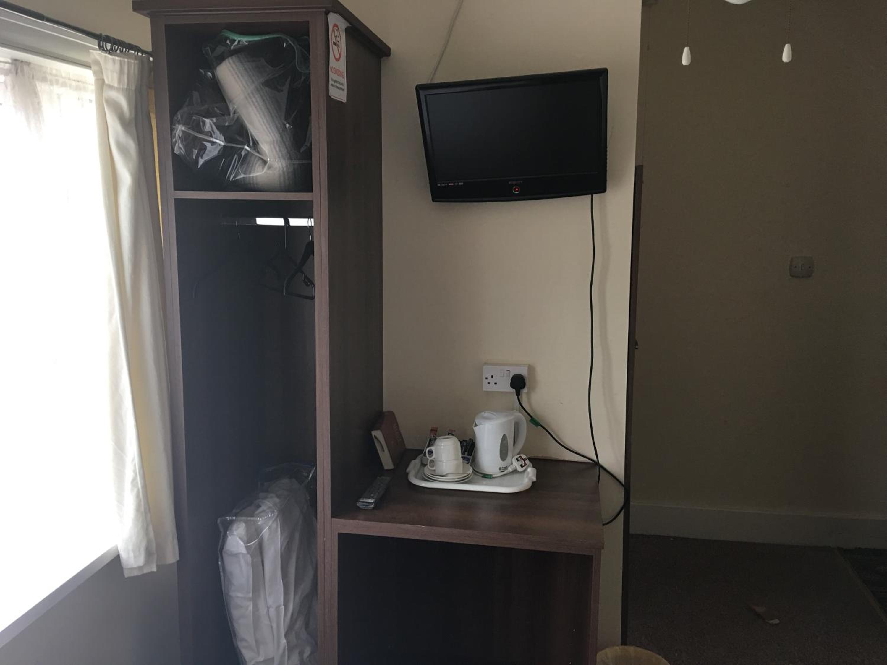 Twin Room with ensuite - Photo 2