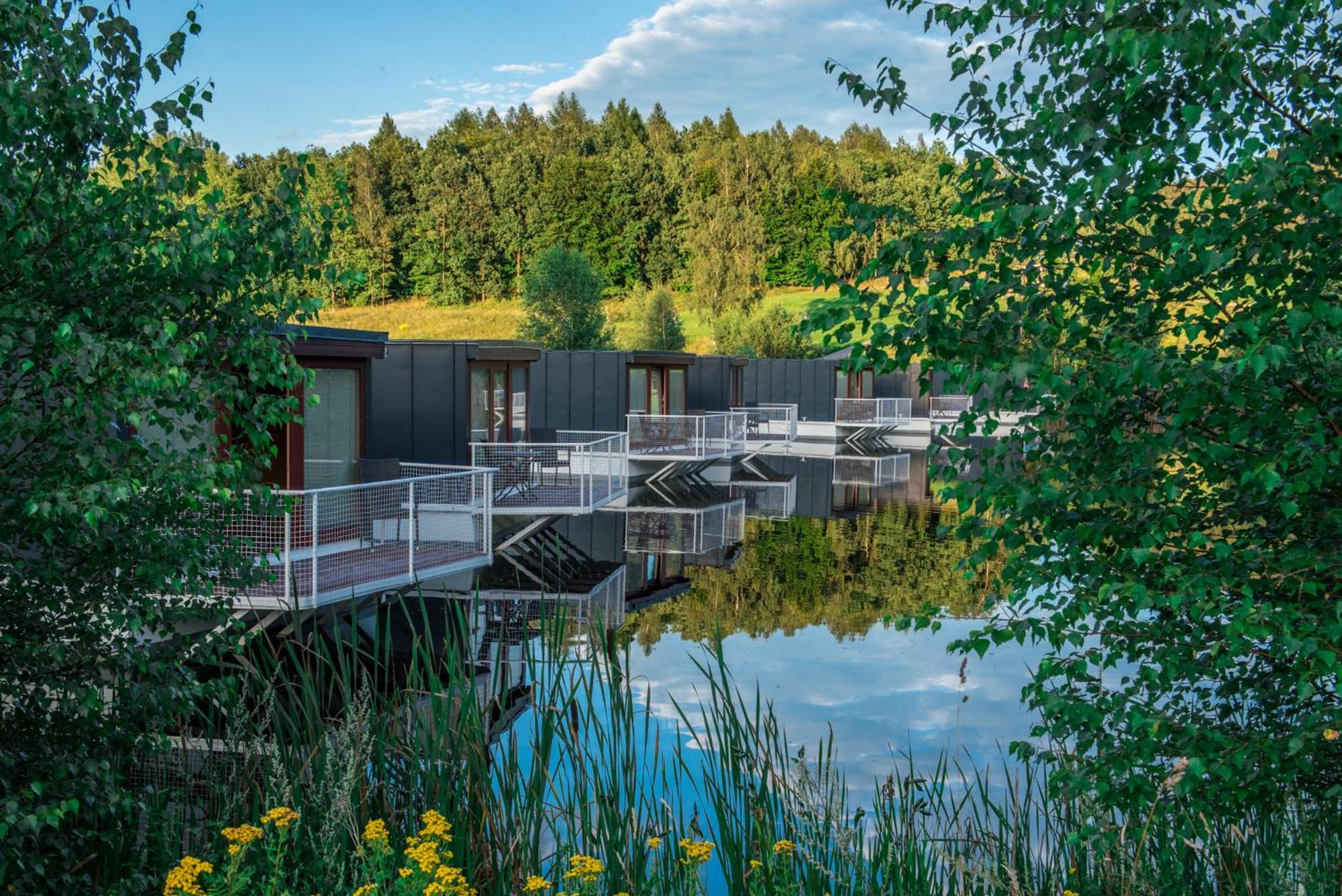 Houseboat with Cabin photo 3