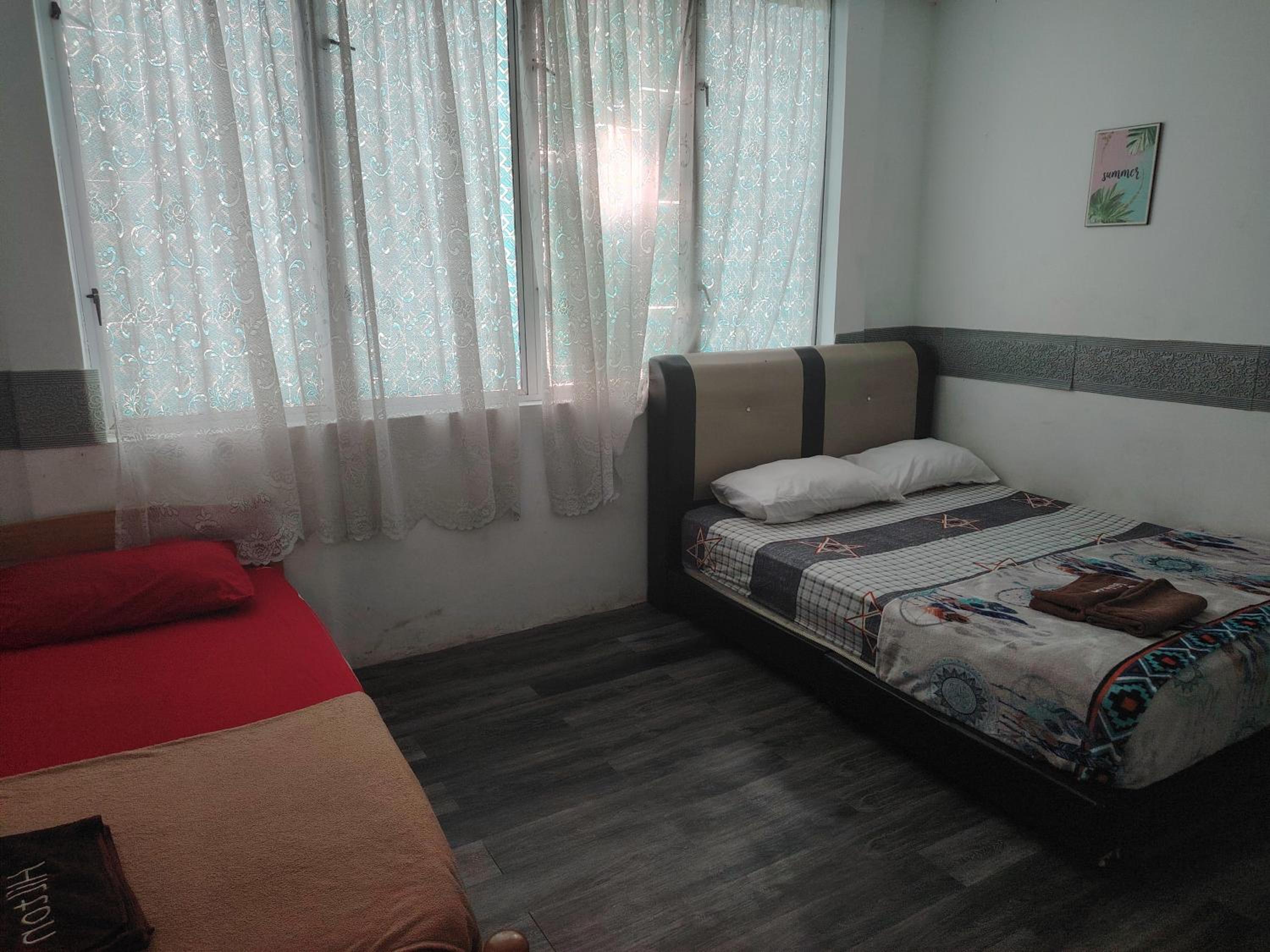 Basic Triple Room with Shared Bathroom