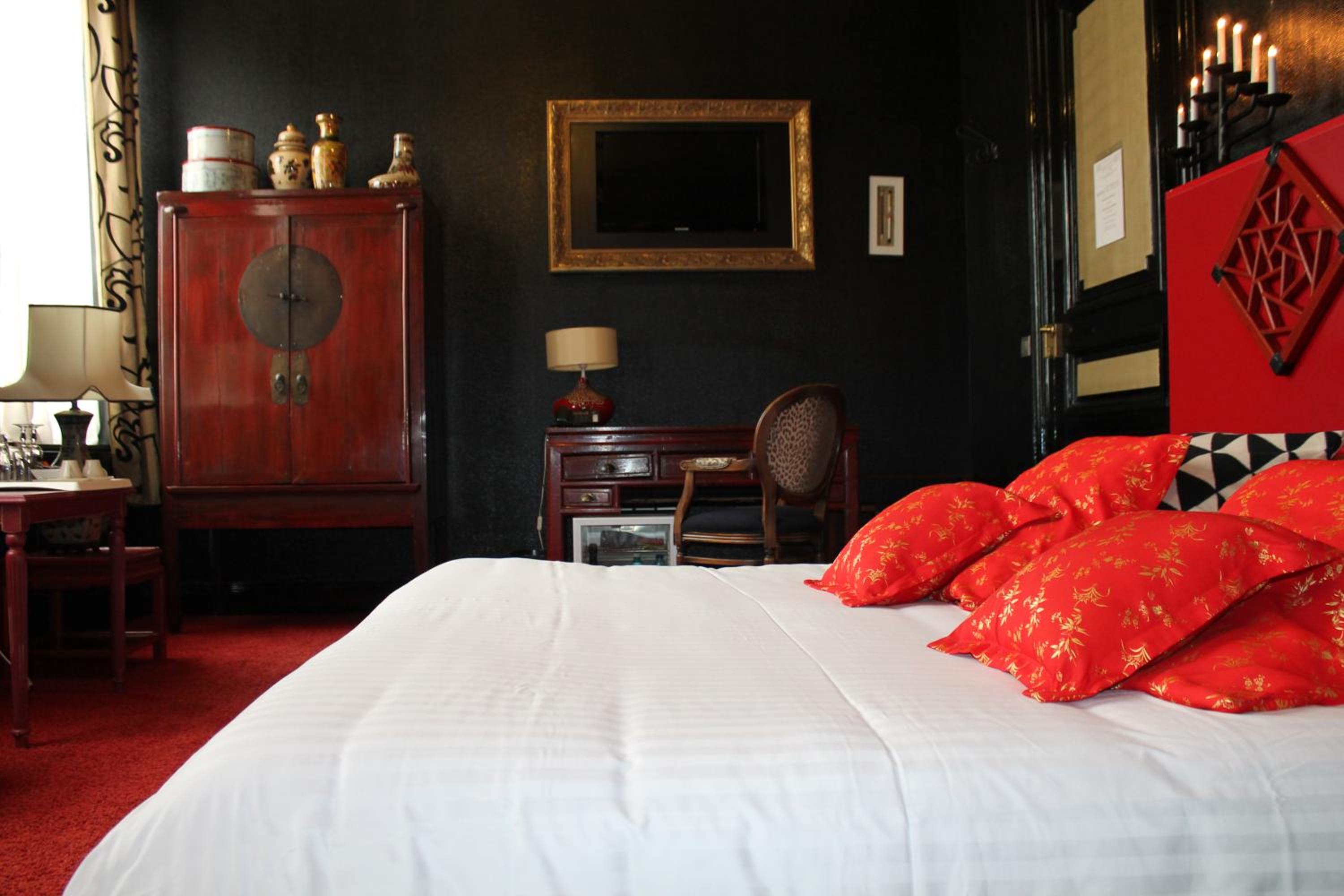 Double Room with Spa Bath photo 2