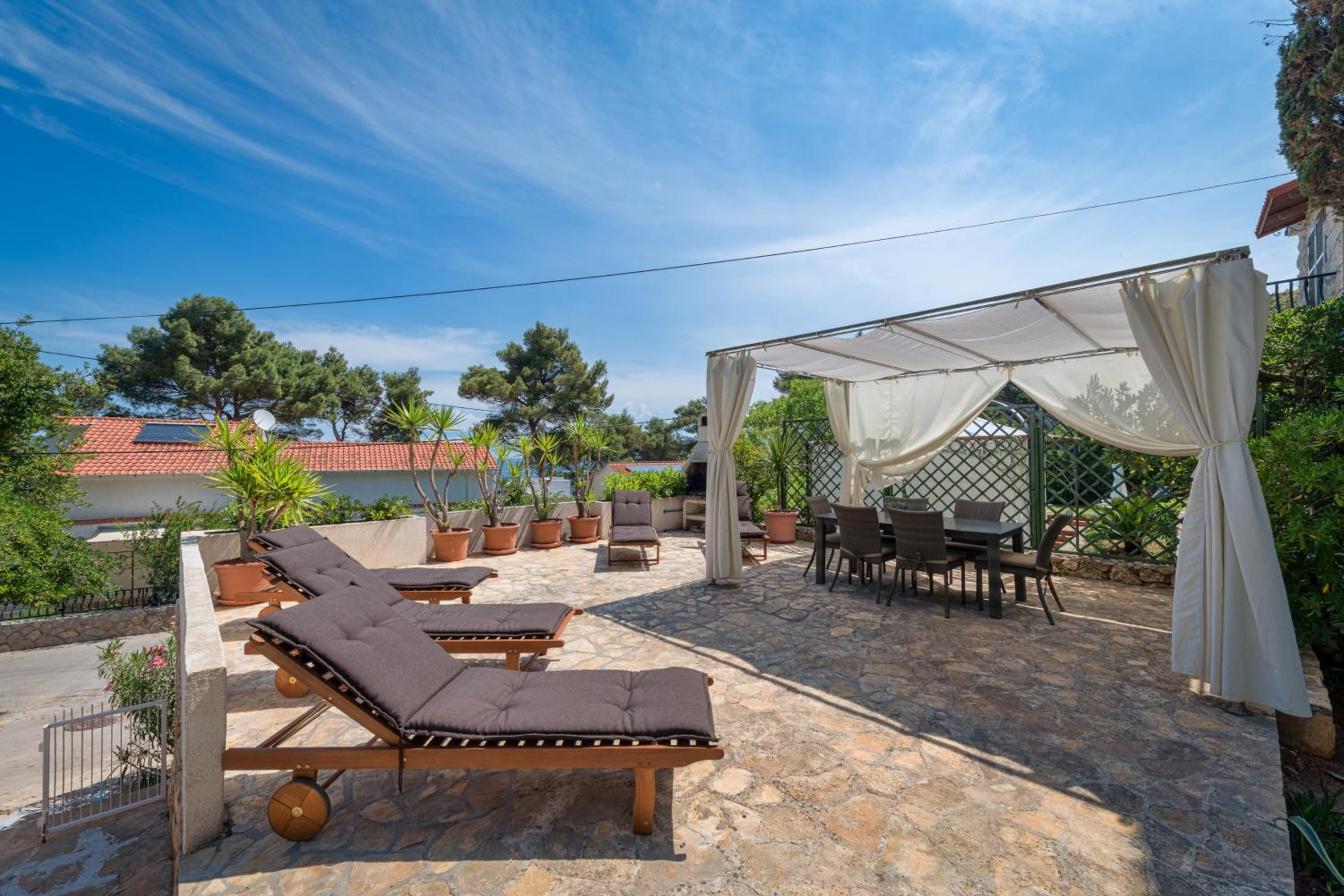Apartment with Balcony and Sea View photo 3