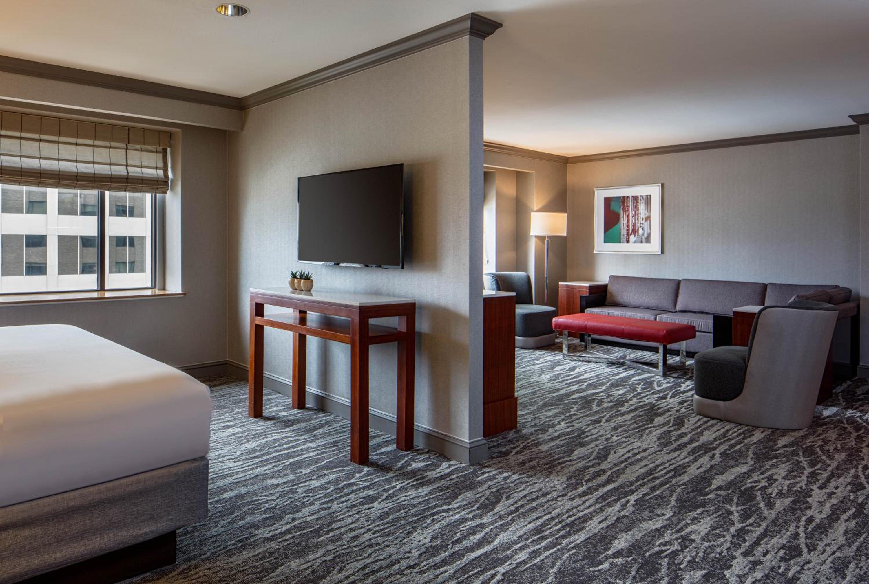 Executive King Suite - Photo 4