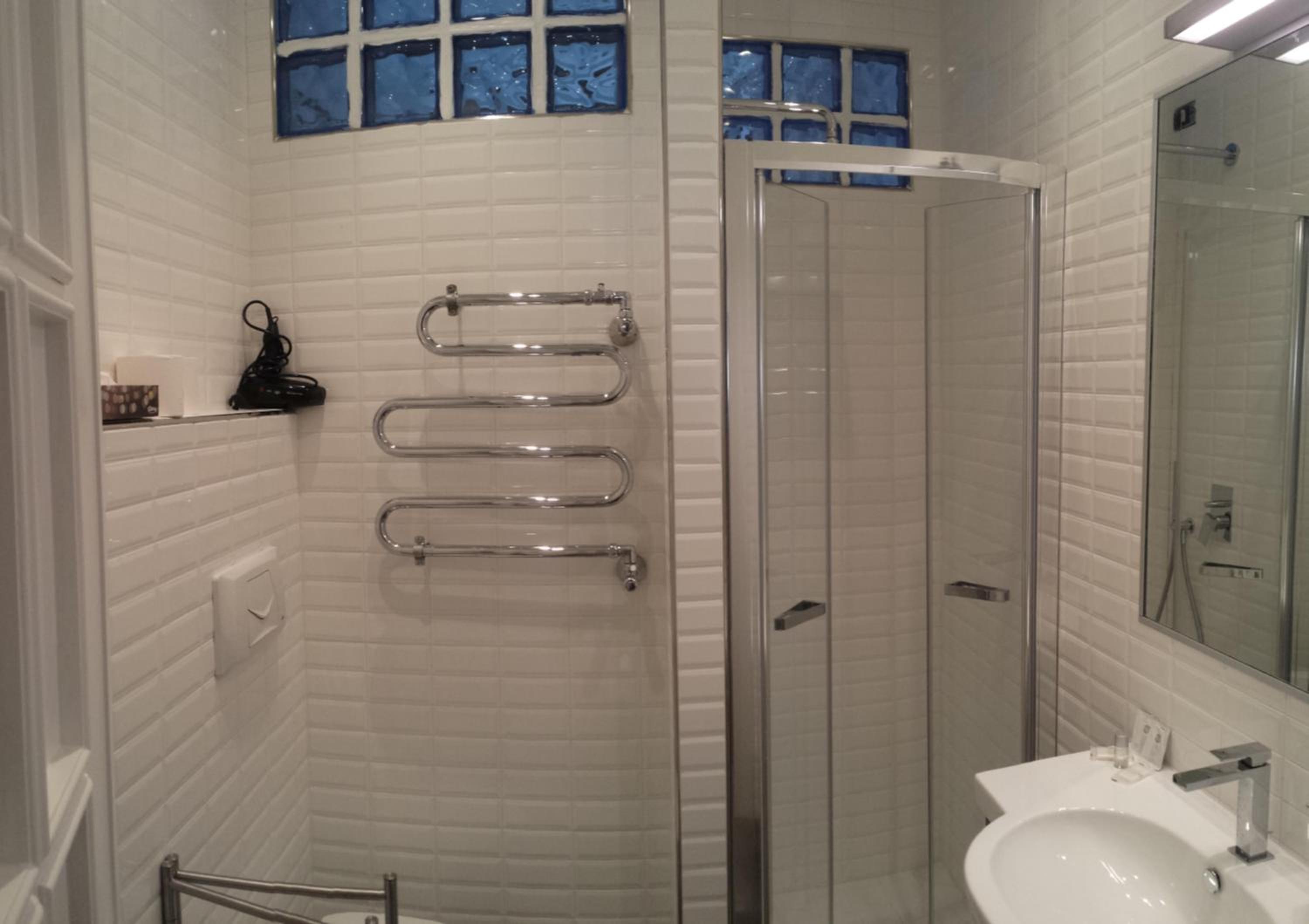 Double or Twin Room with External Private Bathroom and City View photo 3