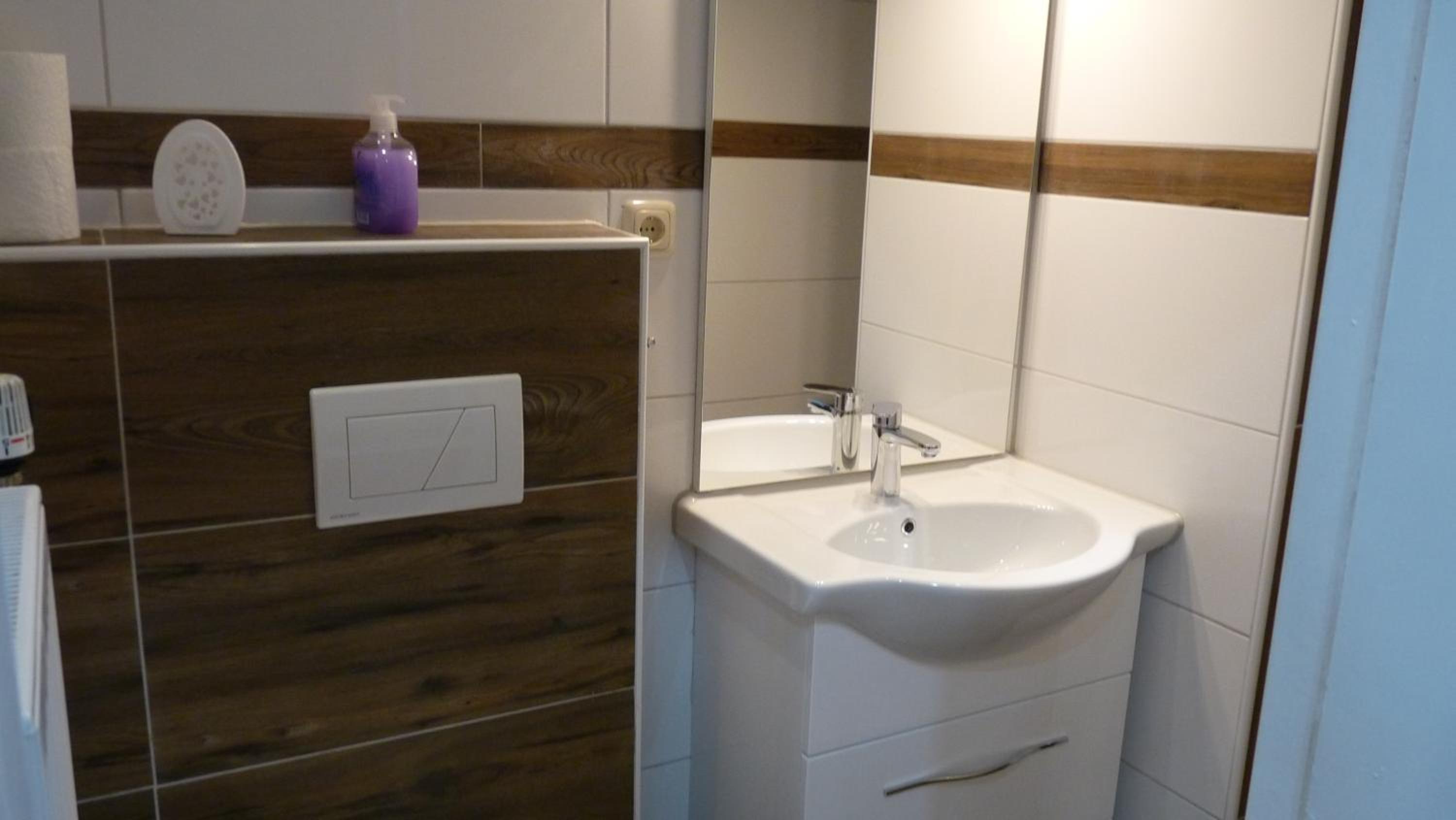 Large Double Room - Photo 24