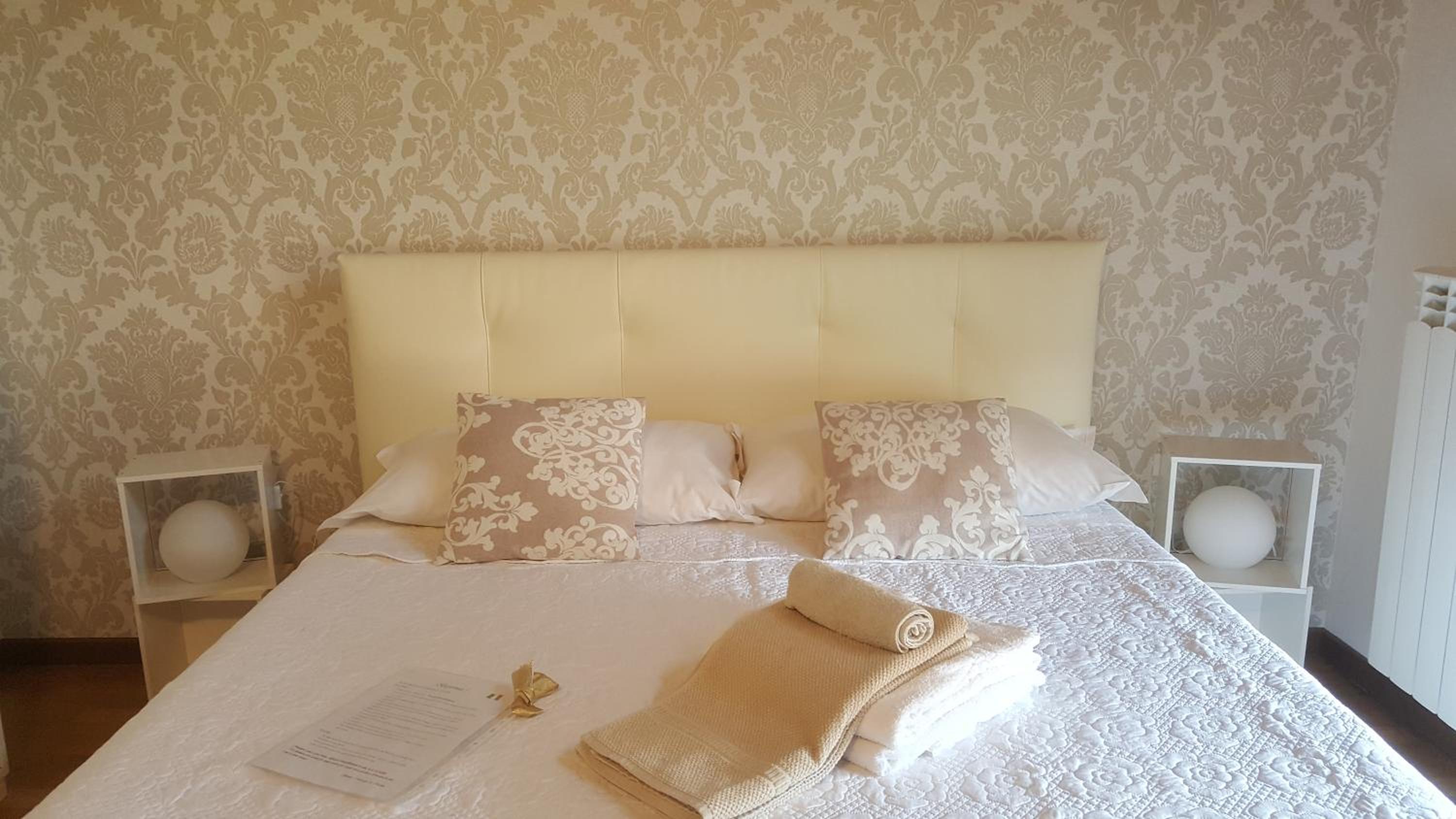 Double Room with Shared Bathroom photo 3