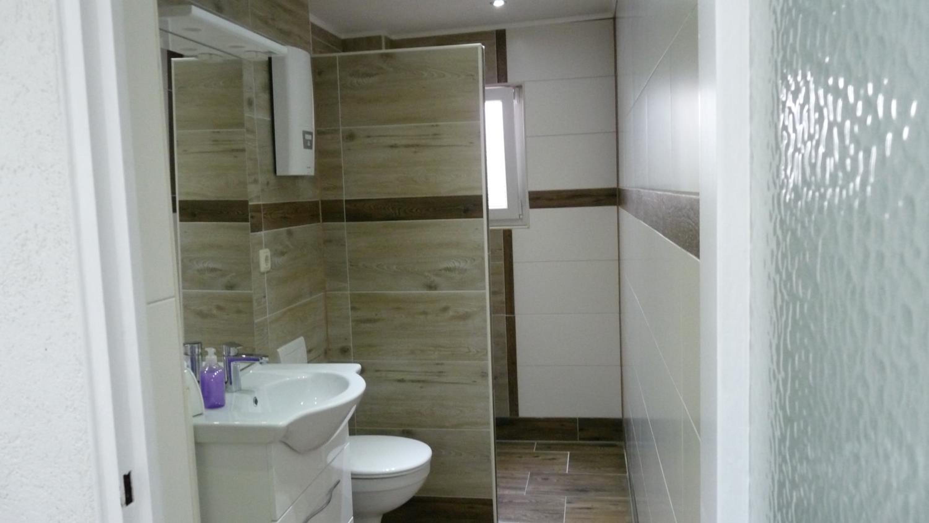 Large Double Room - Photo 21