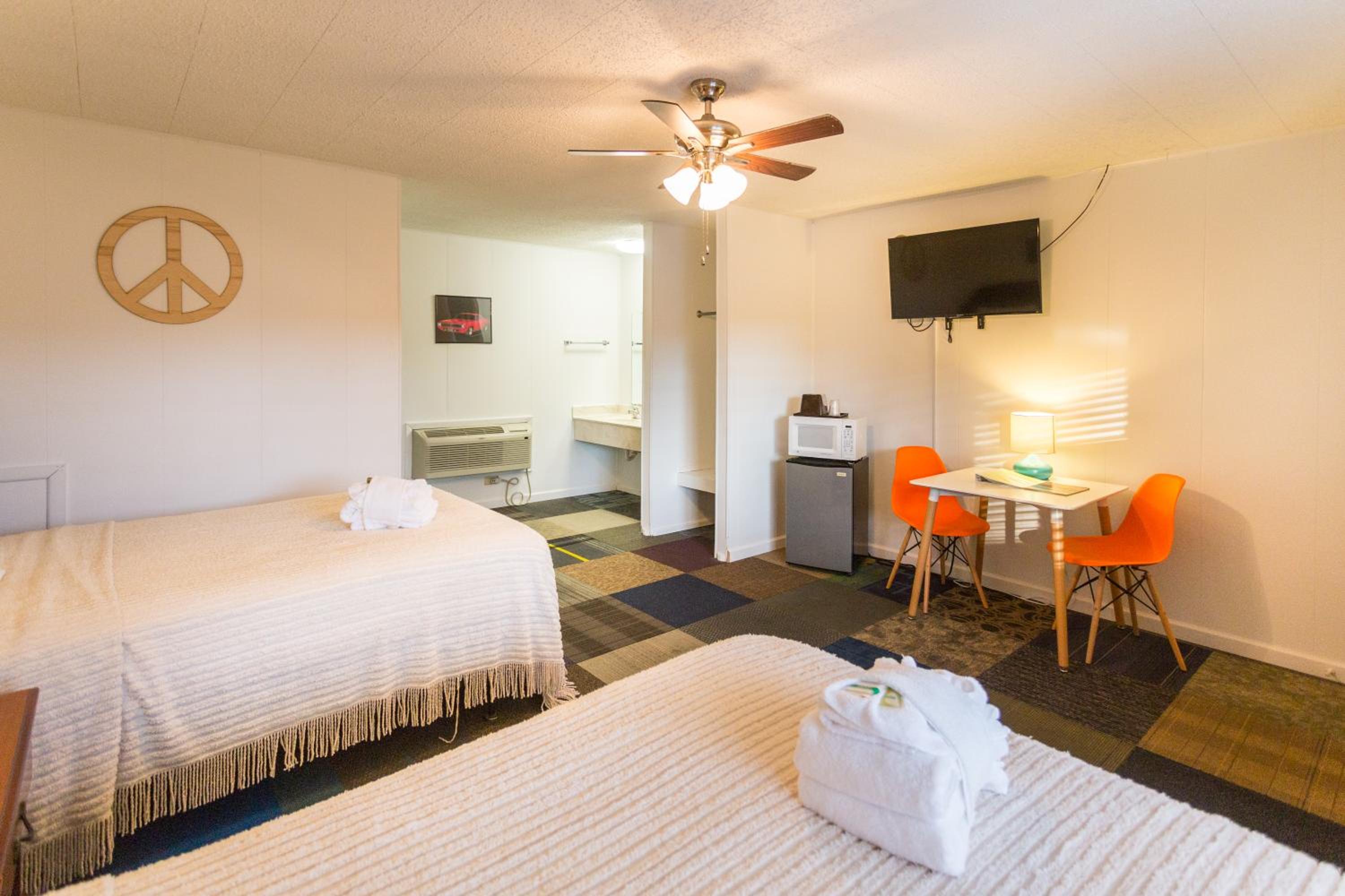 Double Full Bed Room