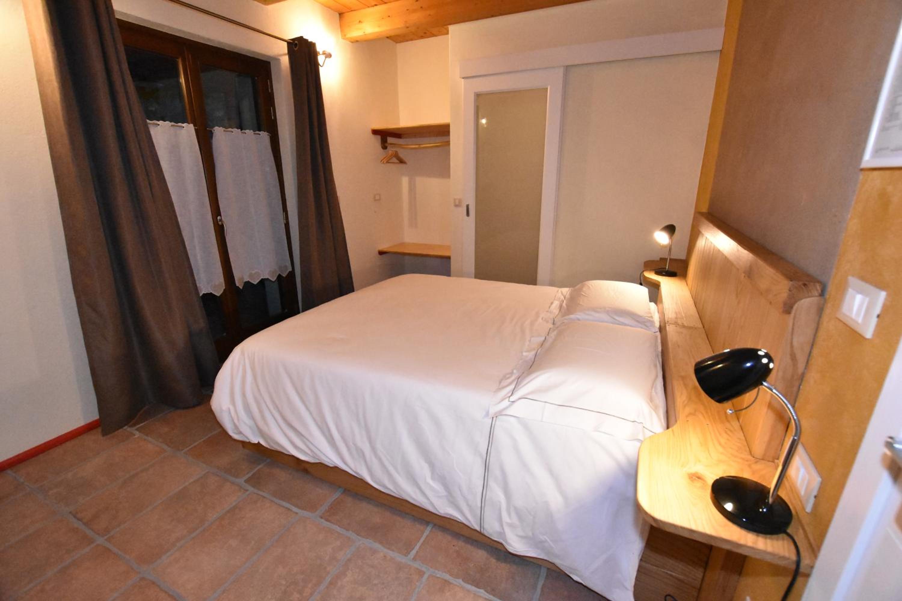 Double Room with Private Bathroom - Photo 3