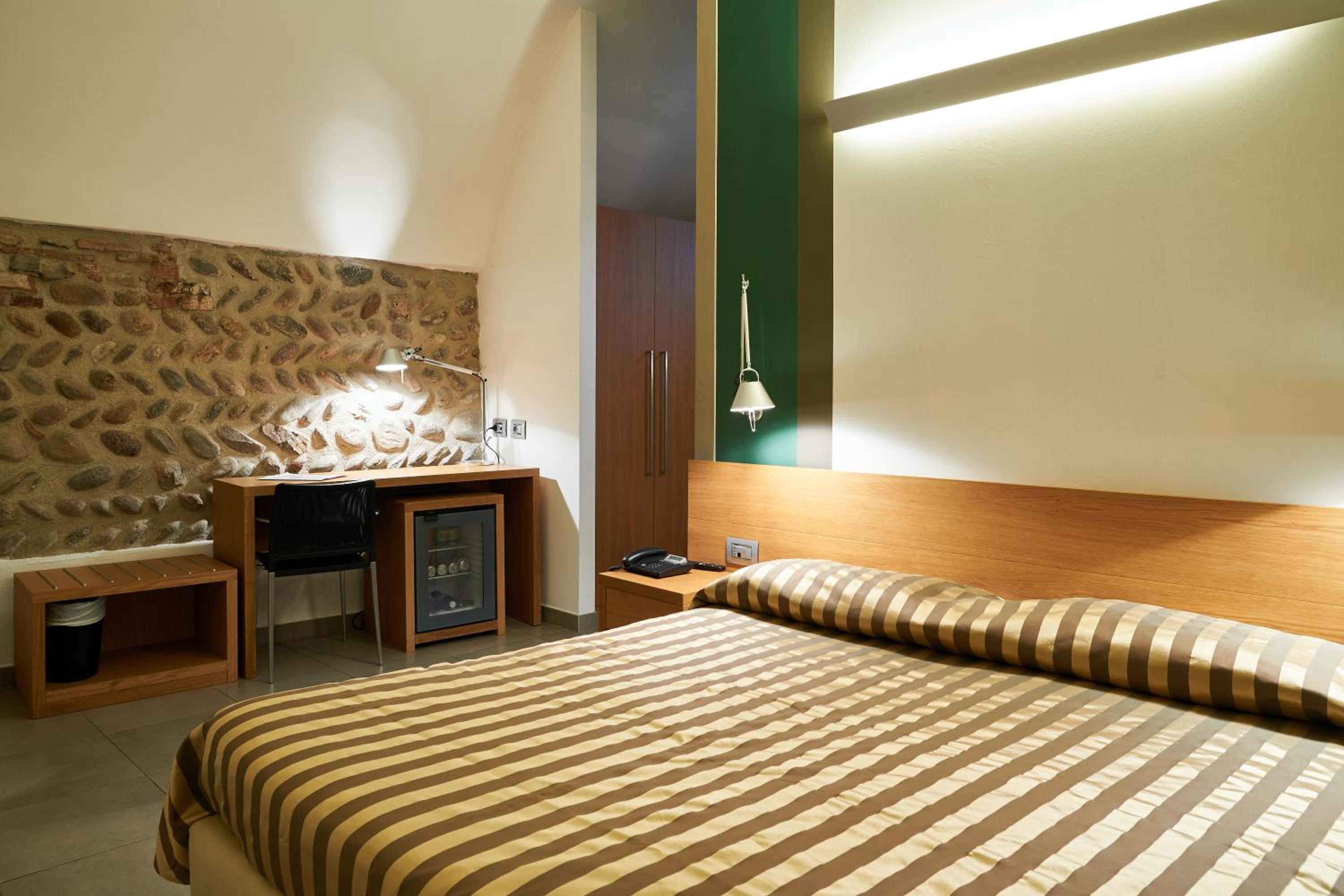 Double Room - Photo 4