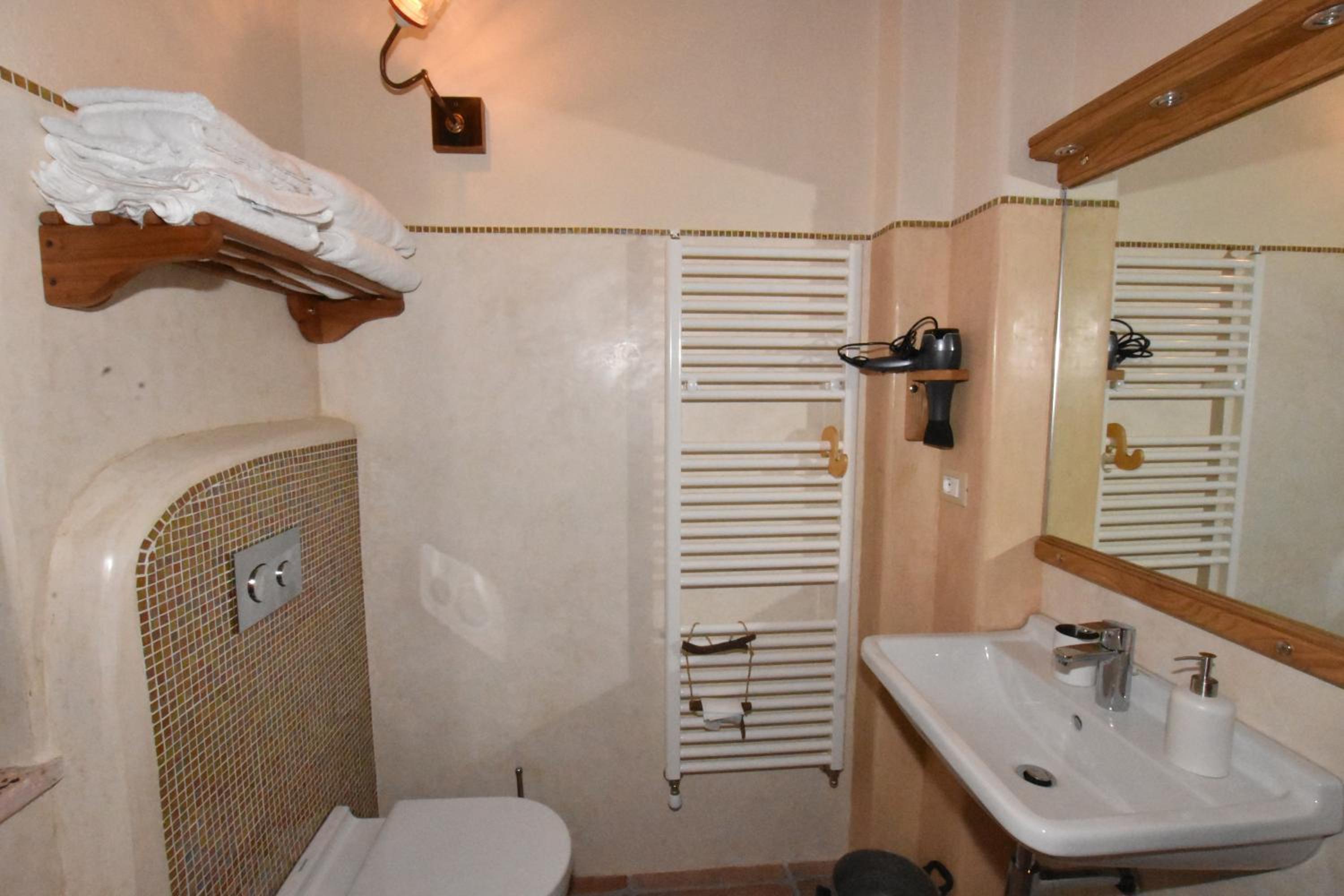 Double Room with Private Bathroom - Photo 6