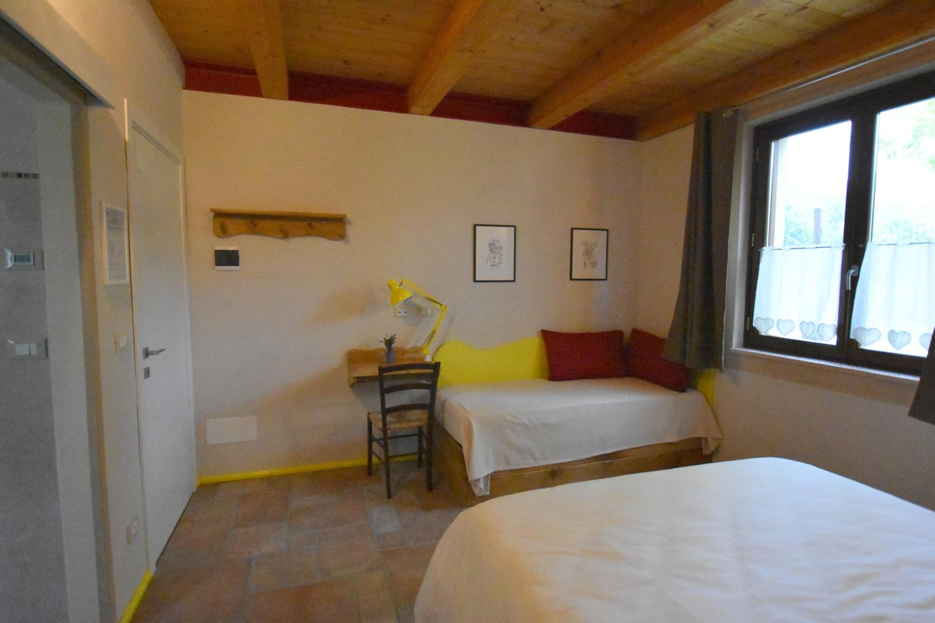 Triple Room with Private Bathroom - Photo 4