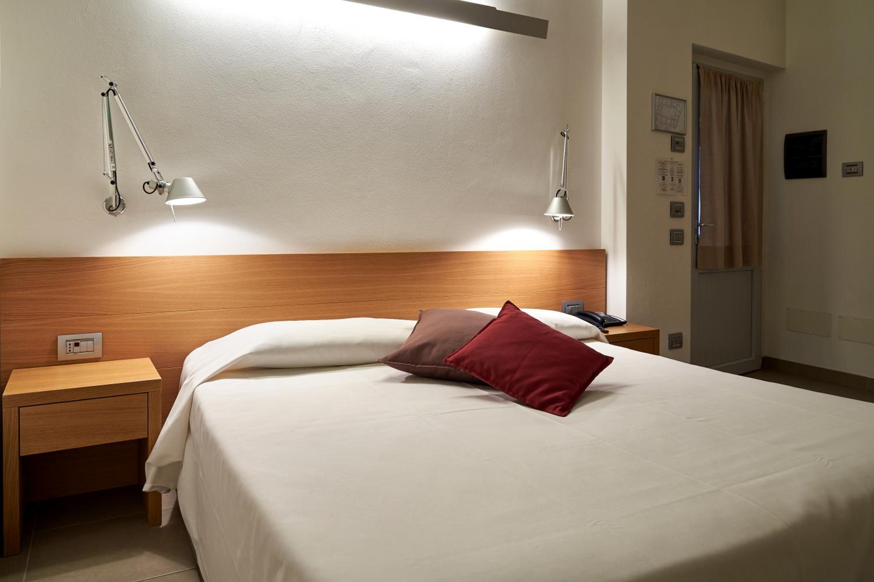 Double Room - Photo 11