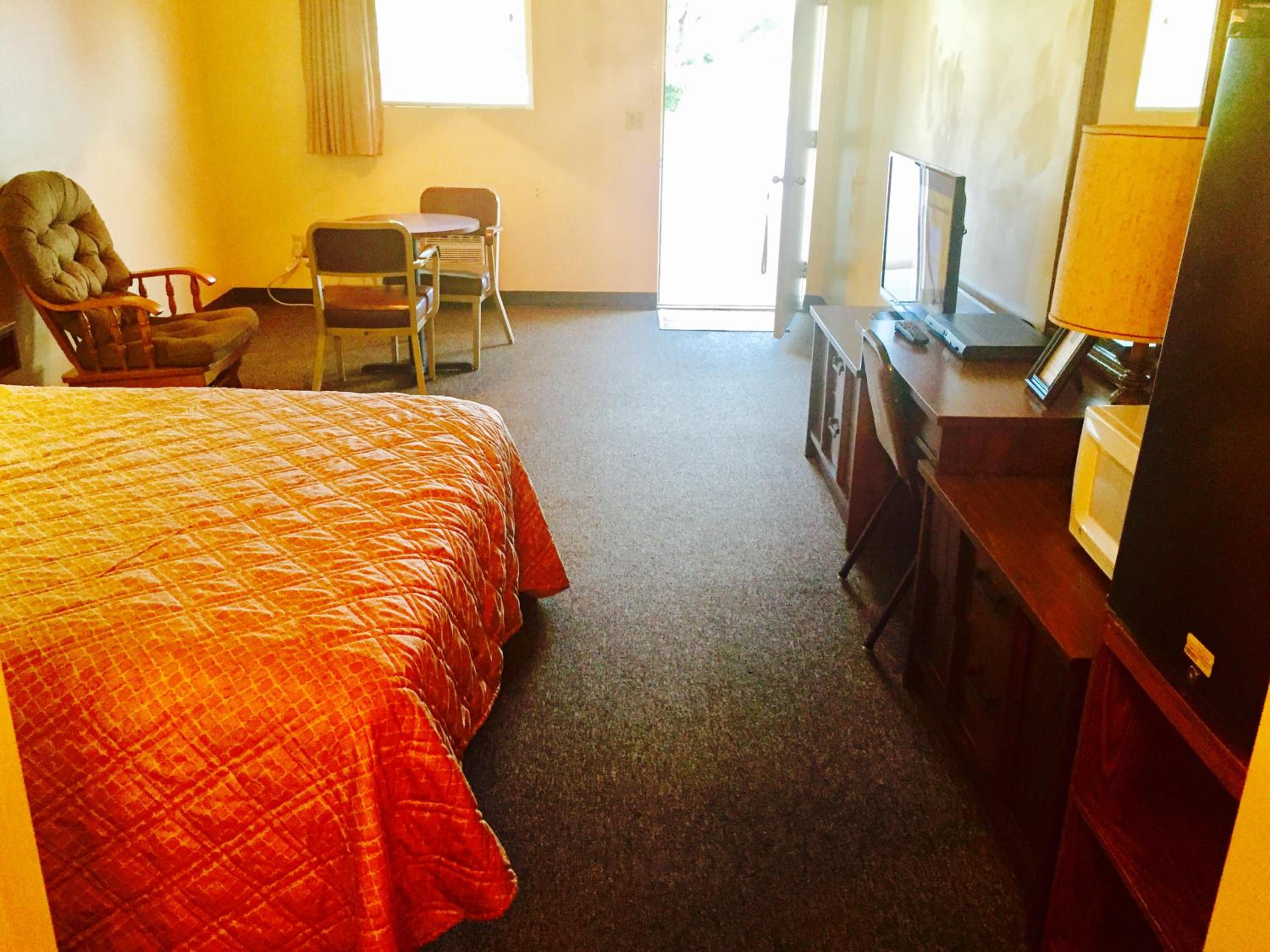 Queen Room photo 2