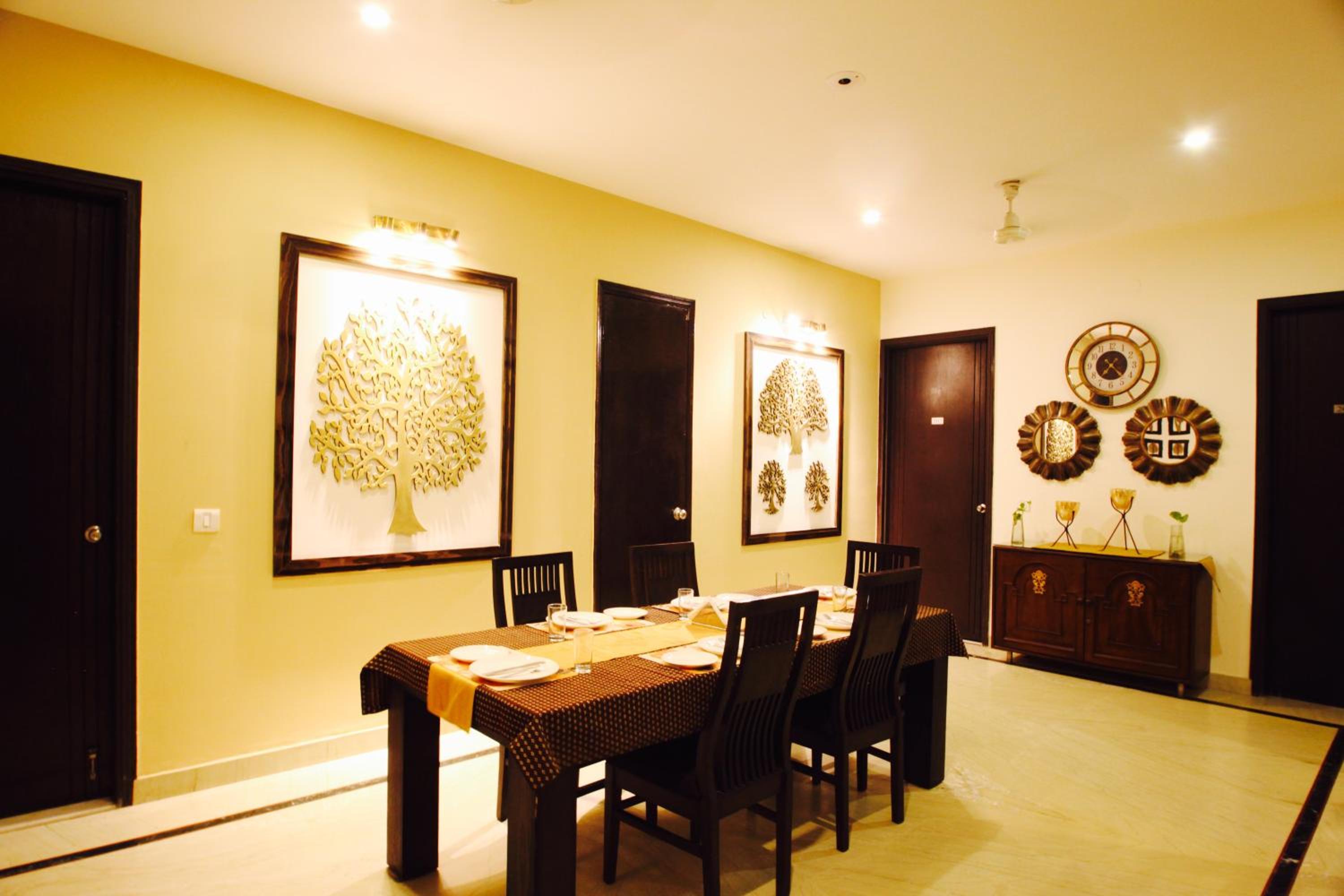 Superior Family Room photo 3