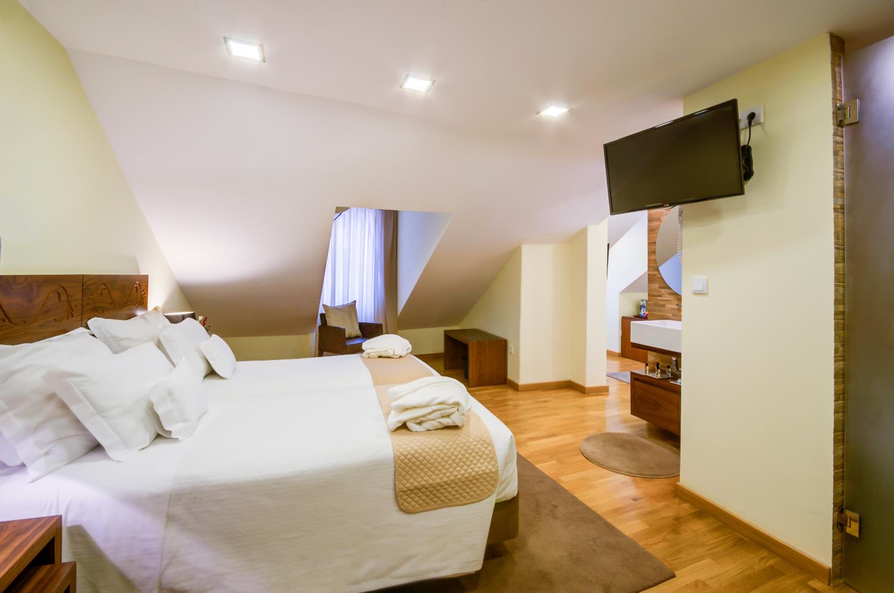 Standard Triple Room - Photo 6
