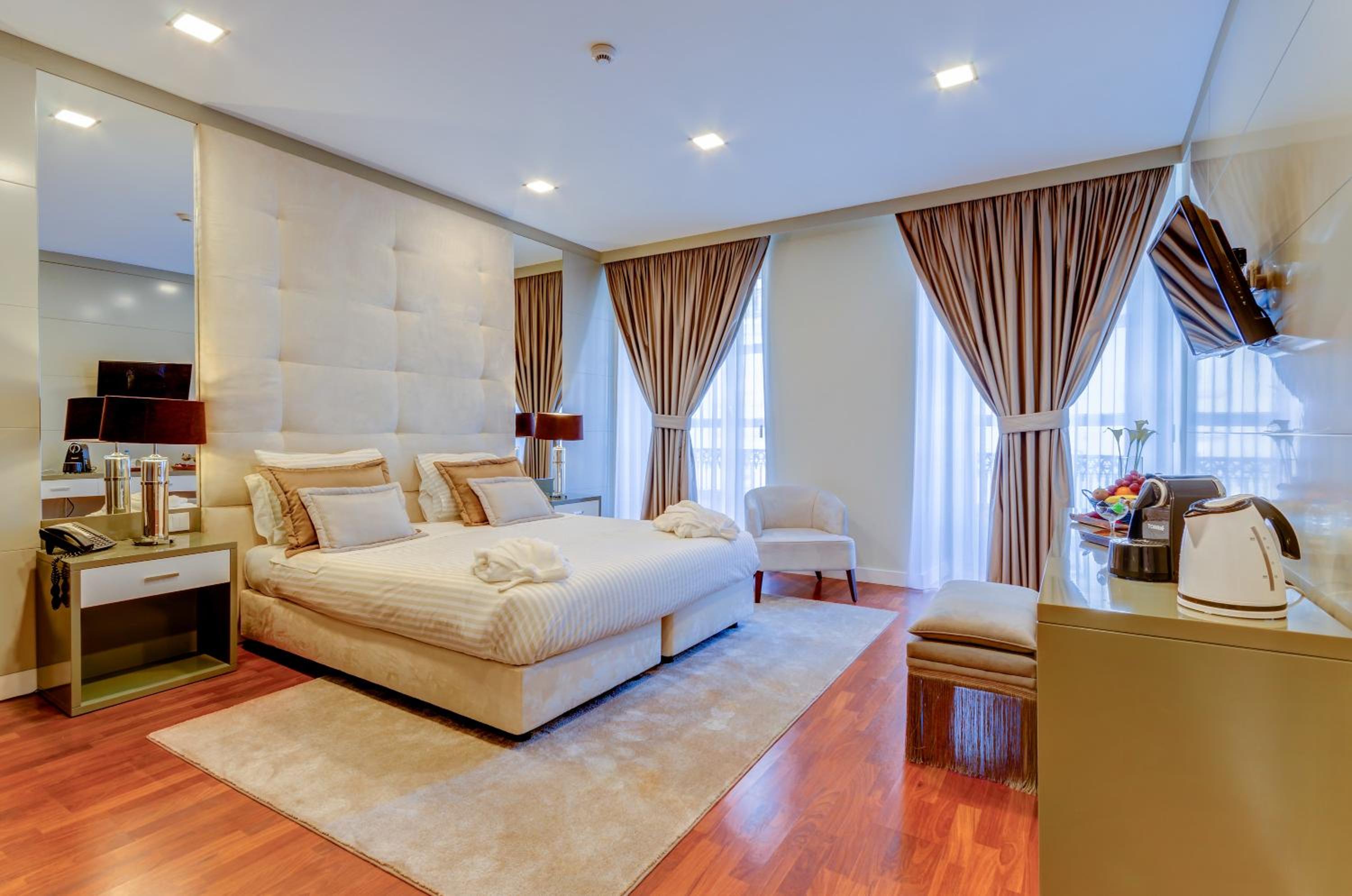 Superior Double Room with Chiado View - Photo 5