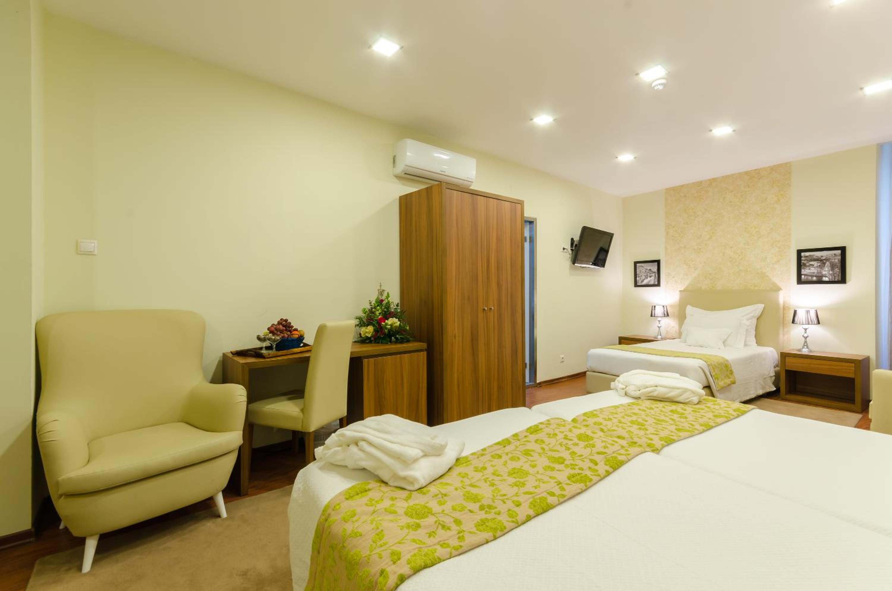 Superior Triple Room - Photo 3