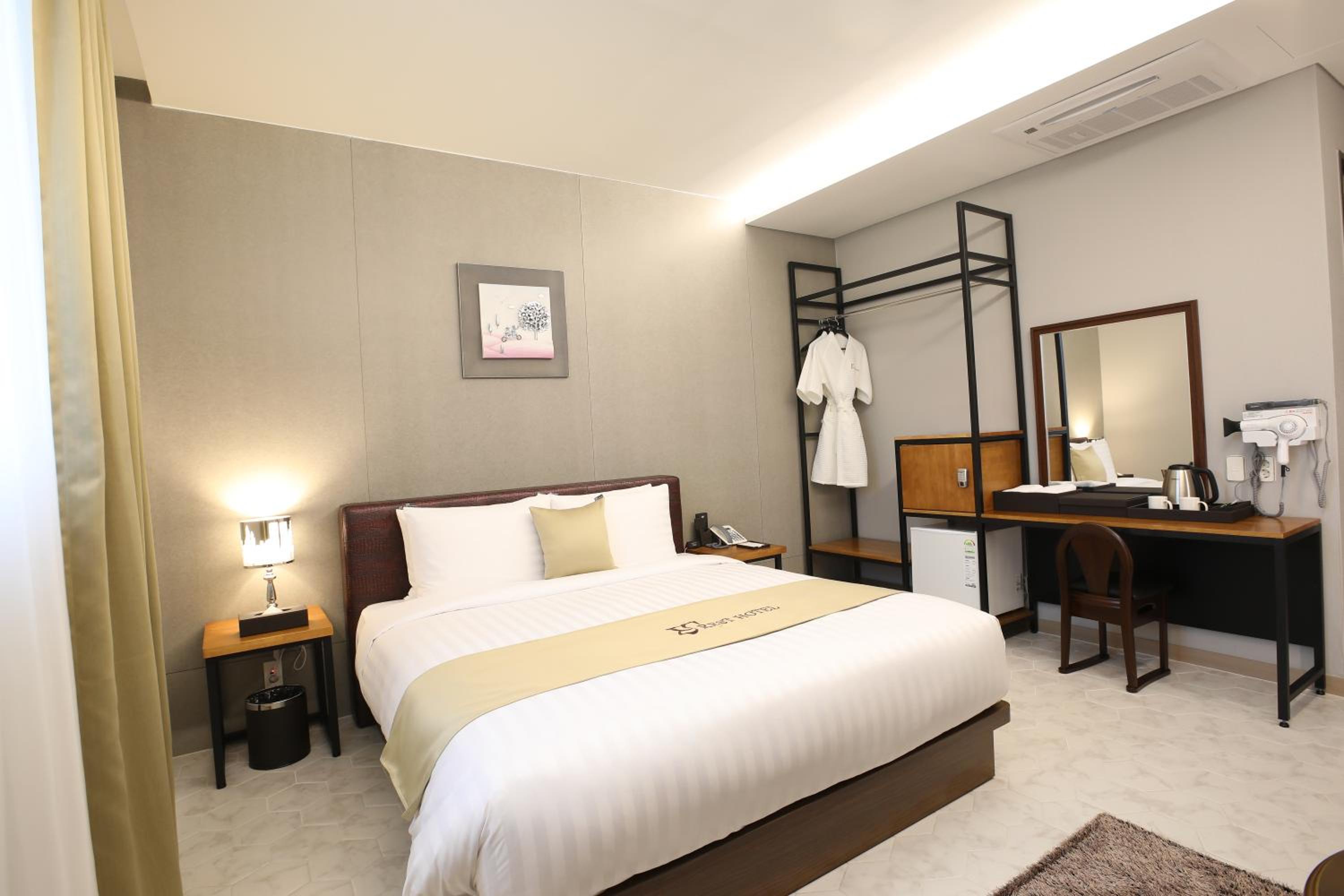 Deluxe Double Room photo 3