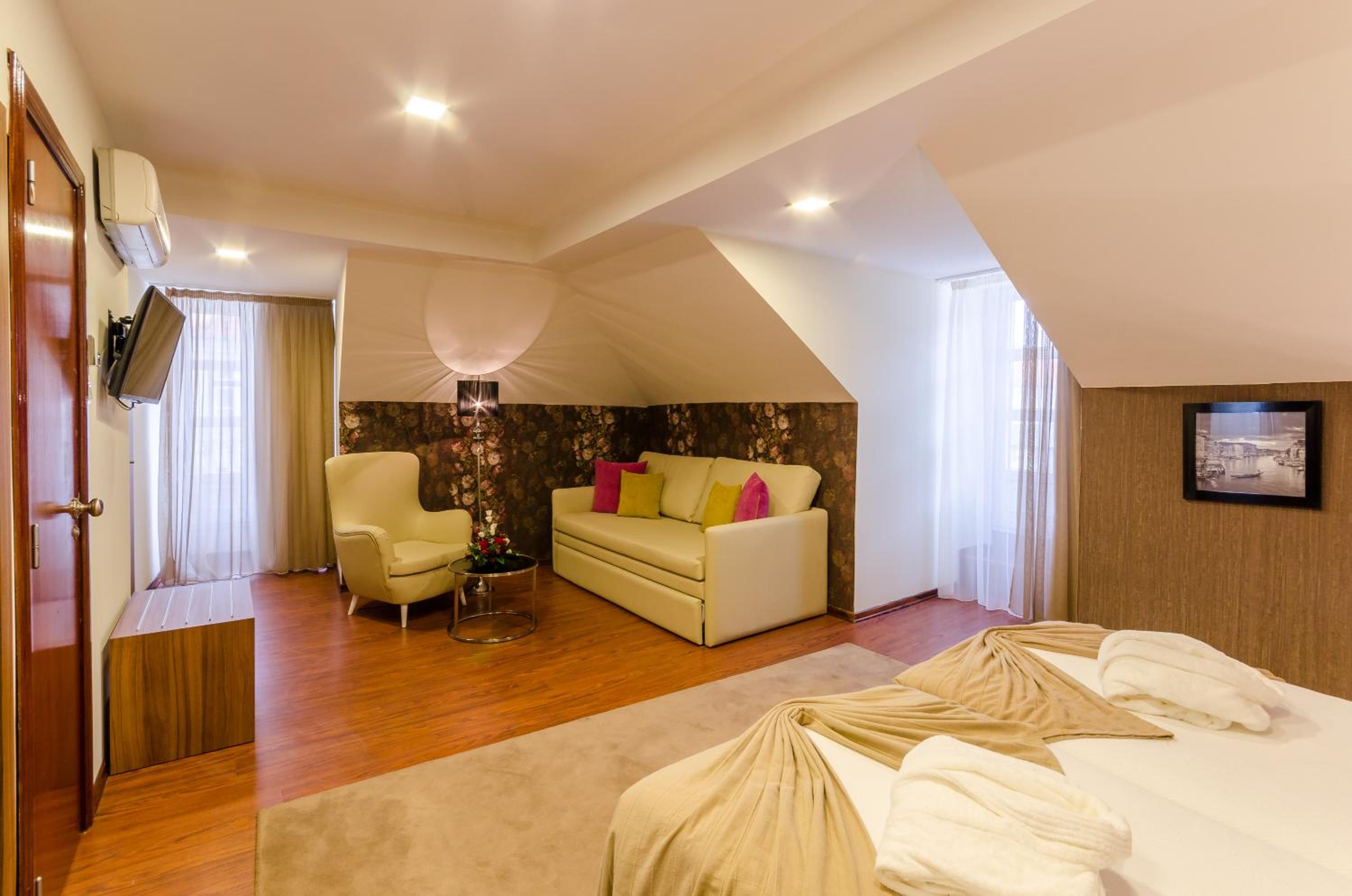 Standard Triple Room - Photo 2