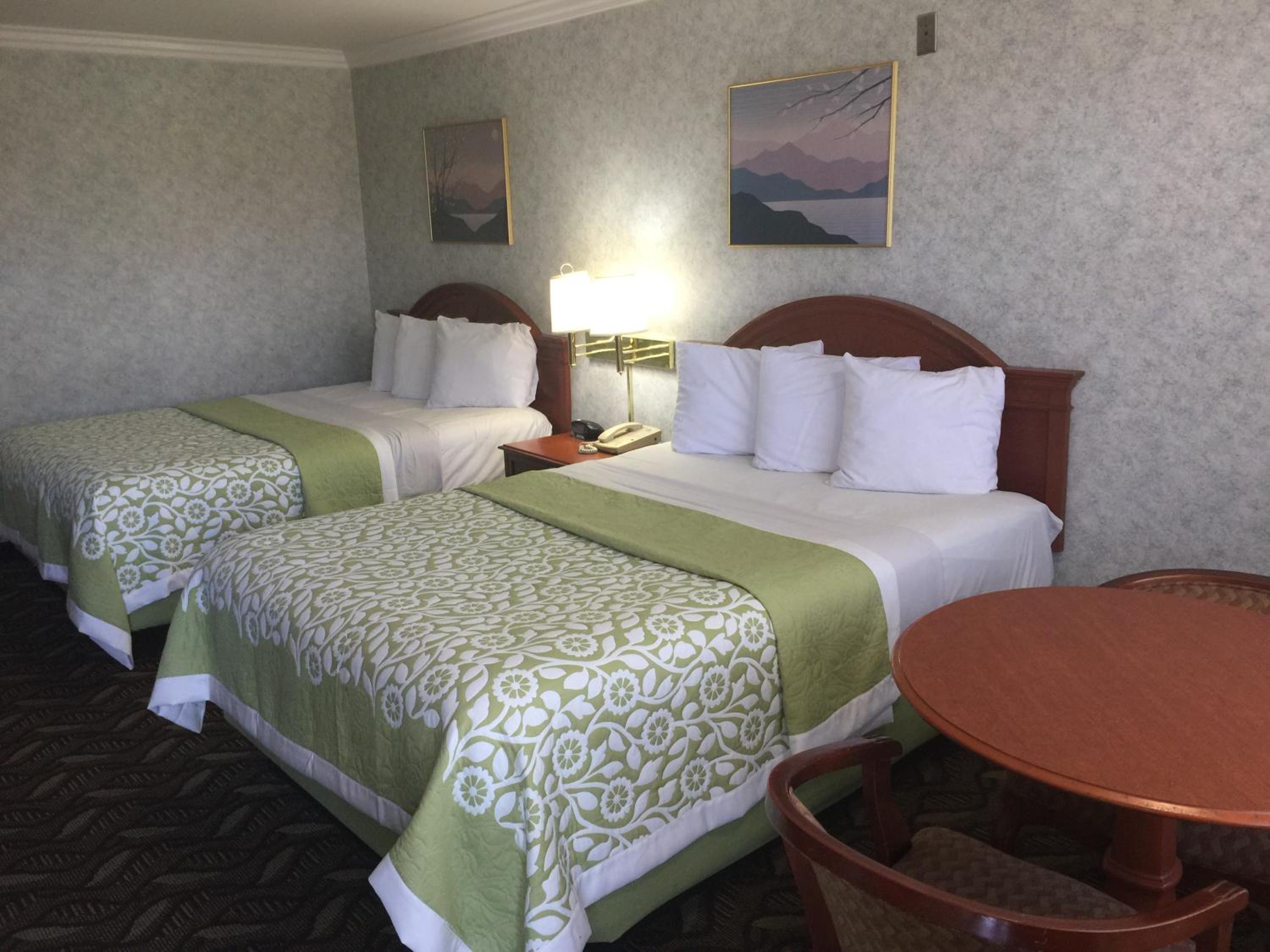Queen Room with Two Queen Beds - Non-Smoking - Photo 1