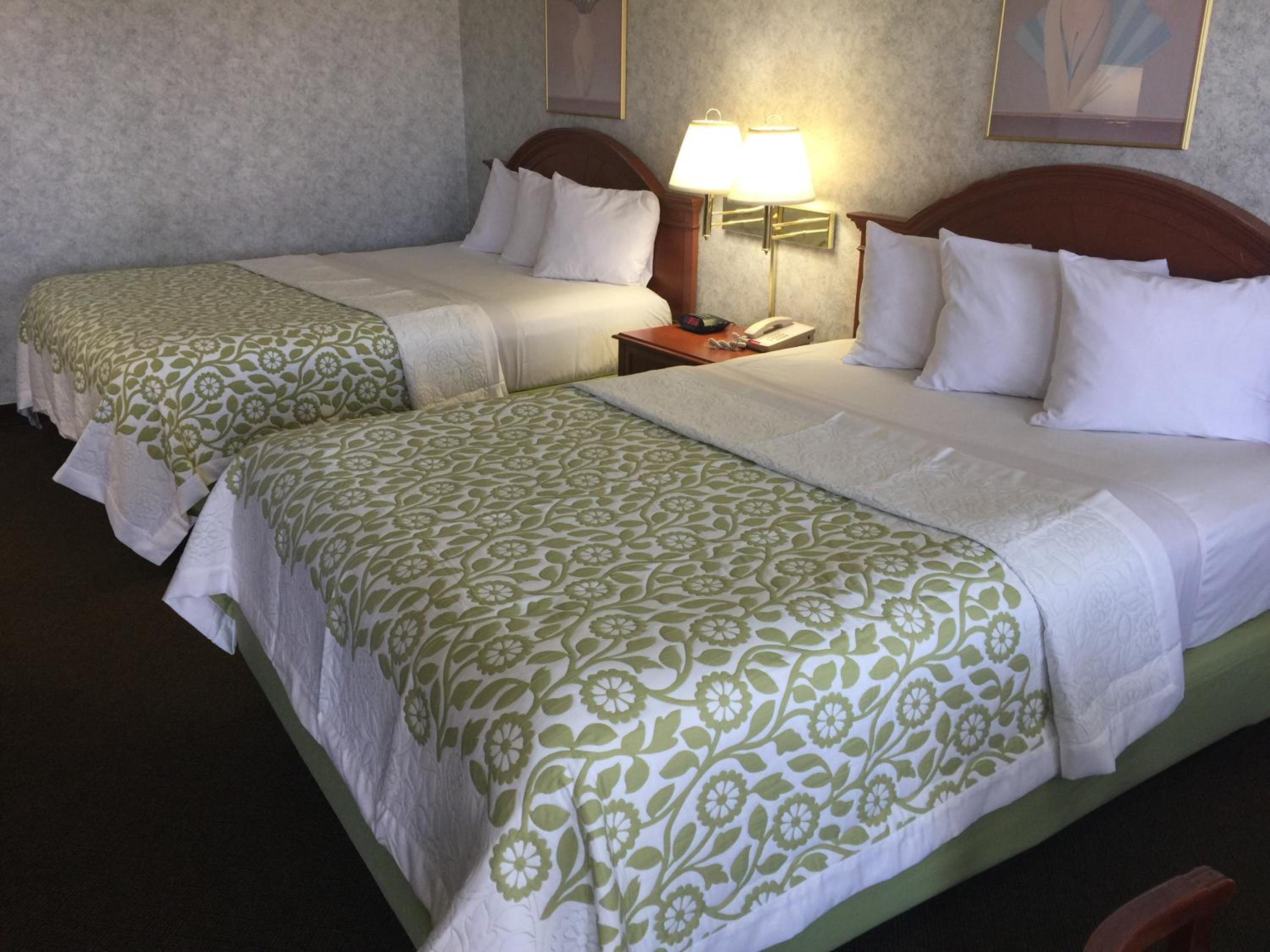 Queen Room with Two Queen Beds - Smoking photo 1