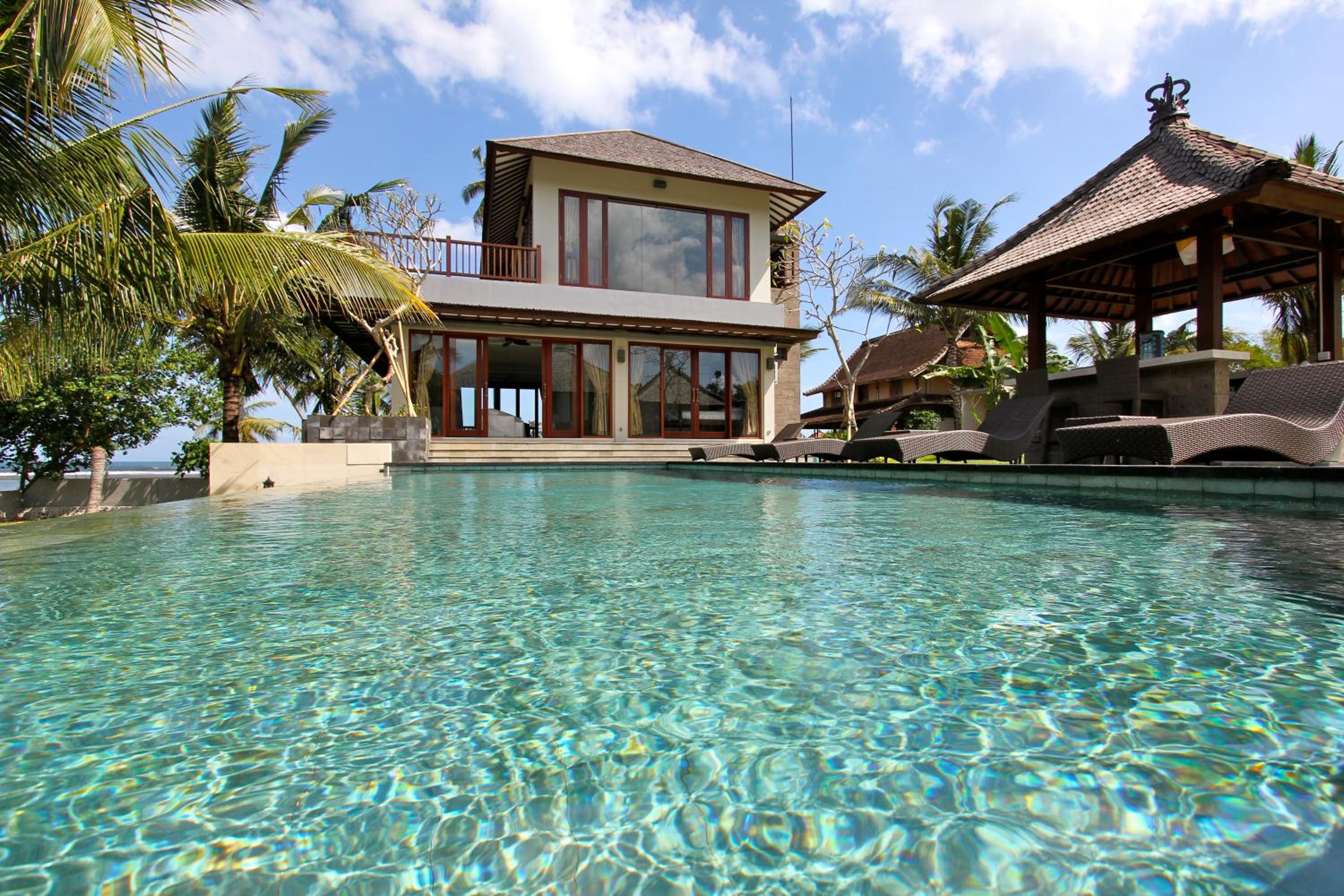 Three-Bedroom Villa photo 3