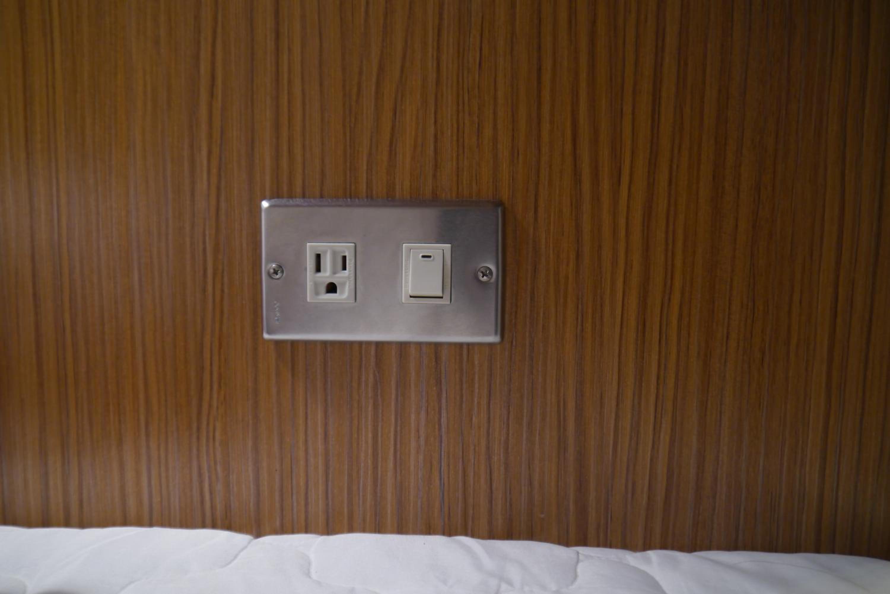 Bed in 8-Bed Mixed Dormitory Room photo 1