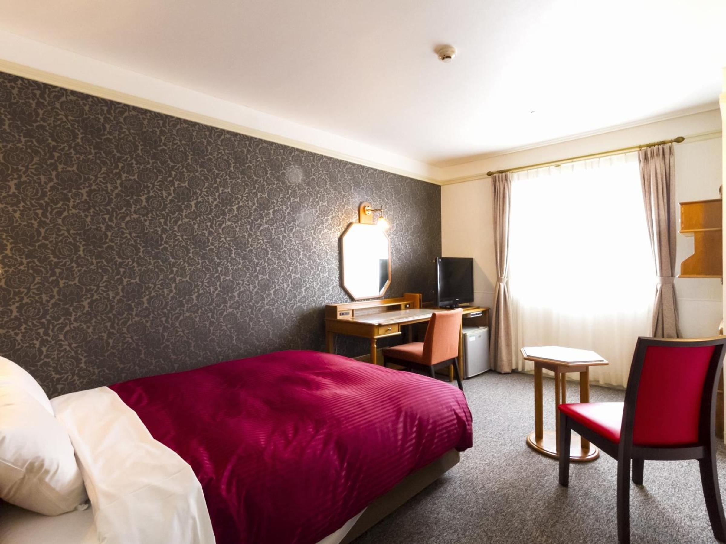 Double Room with Small Double Bed - Smoking photo 1