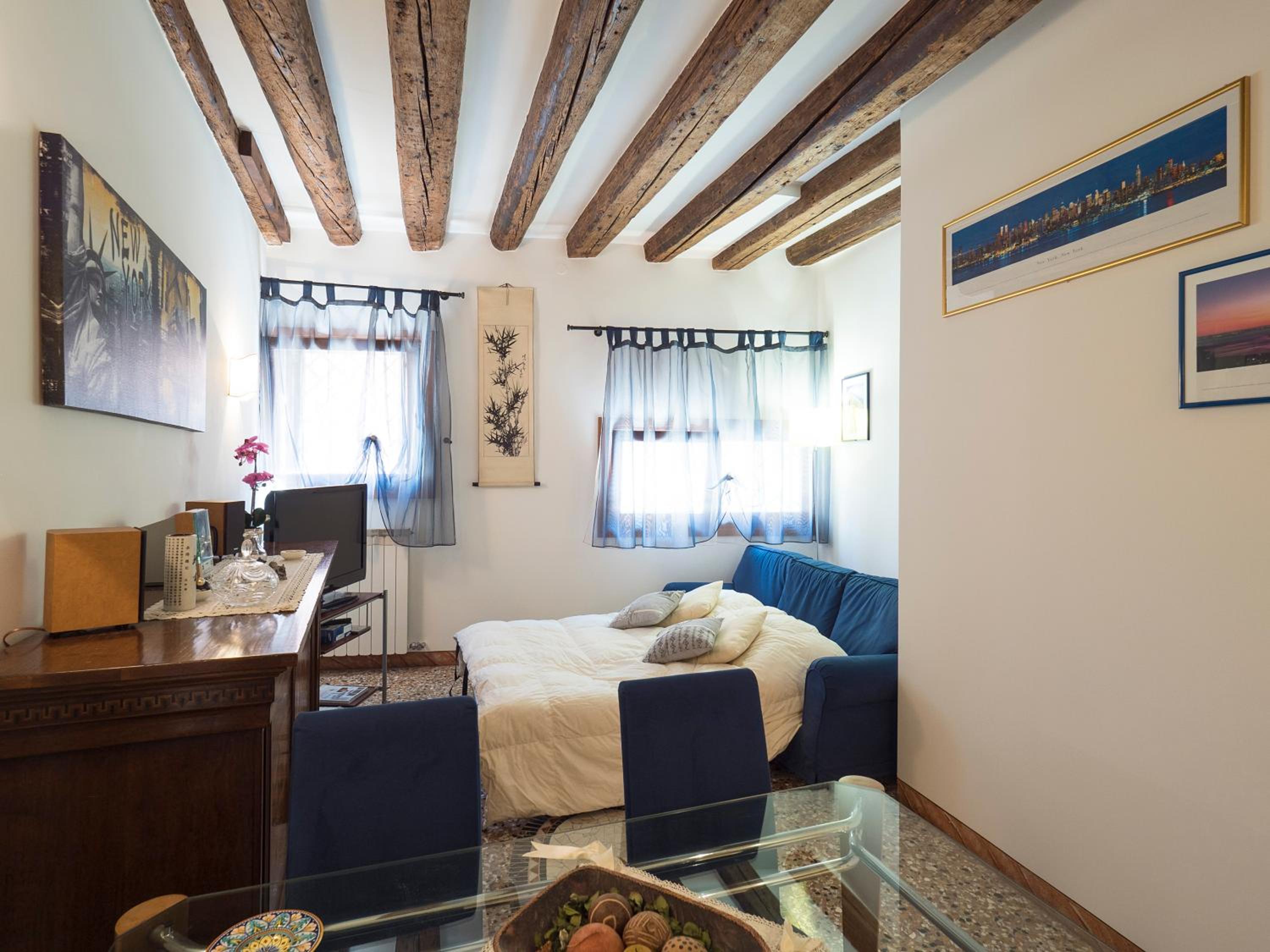 Apartment with Canal View photo 3