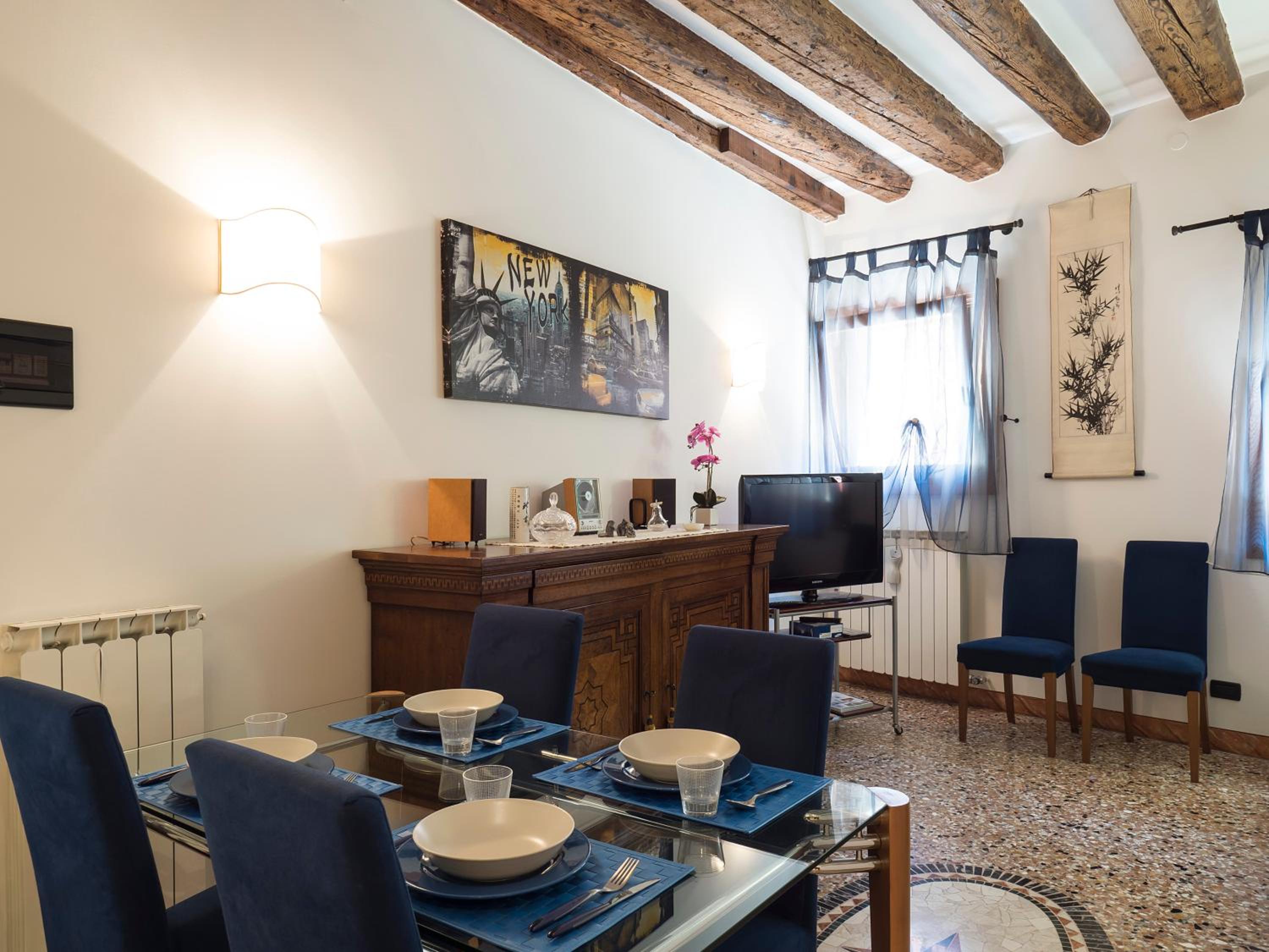 Apartment with Canal View photo 2