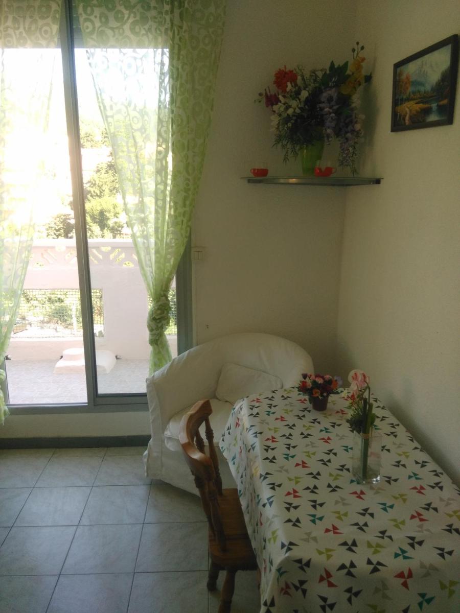 One-Bedroom Apartment - Photo 11