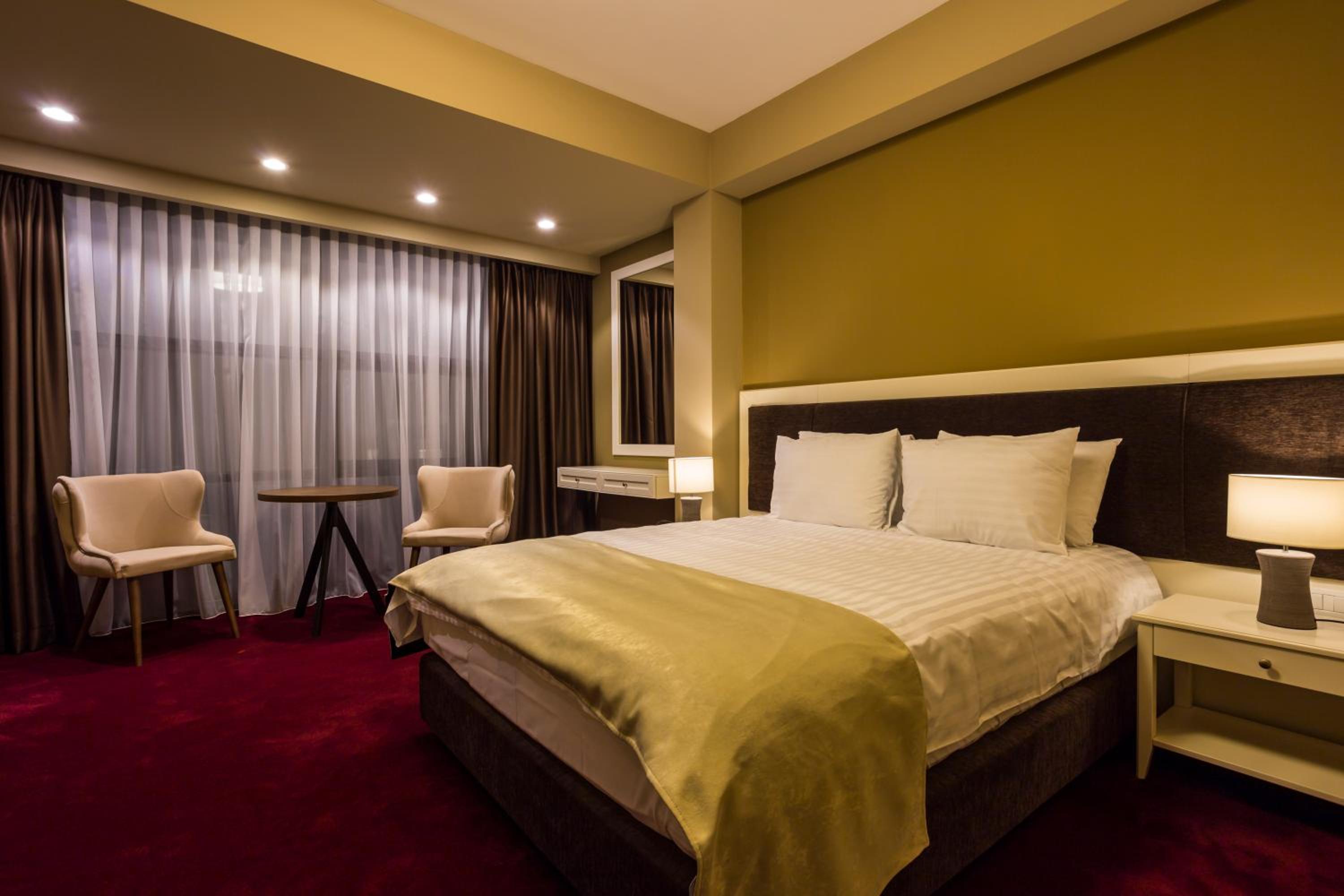 Double Room - Photo 6