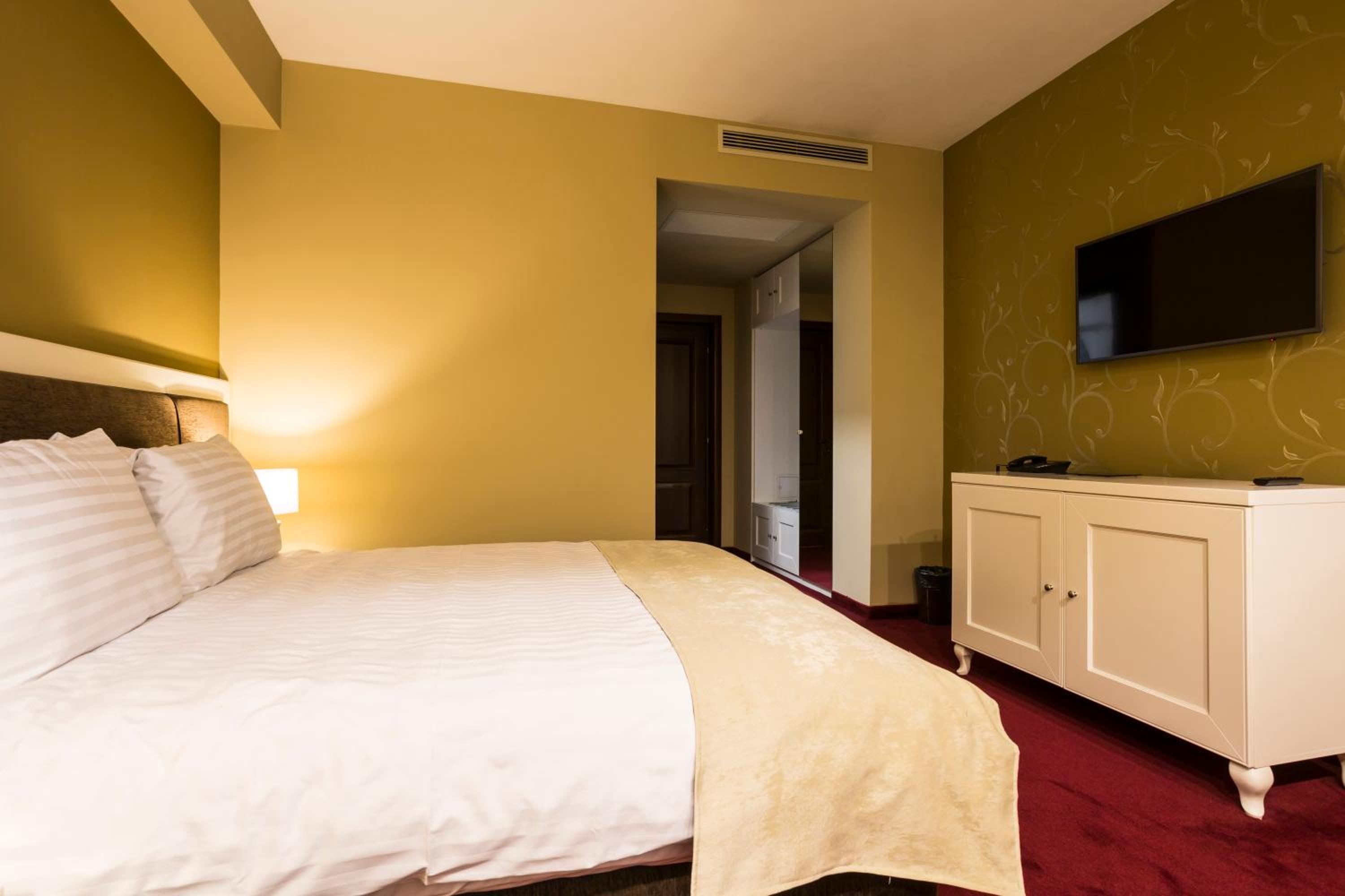 Double Room - Photo 13