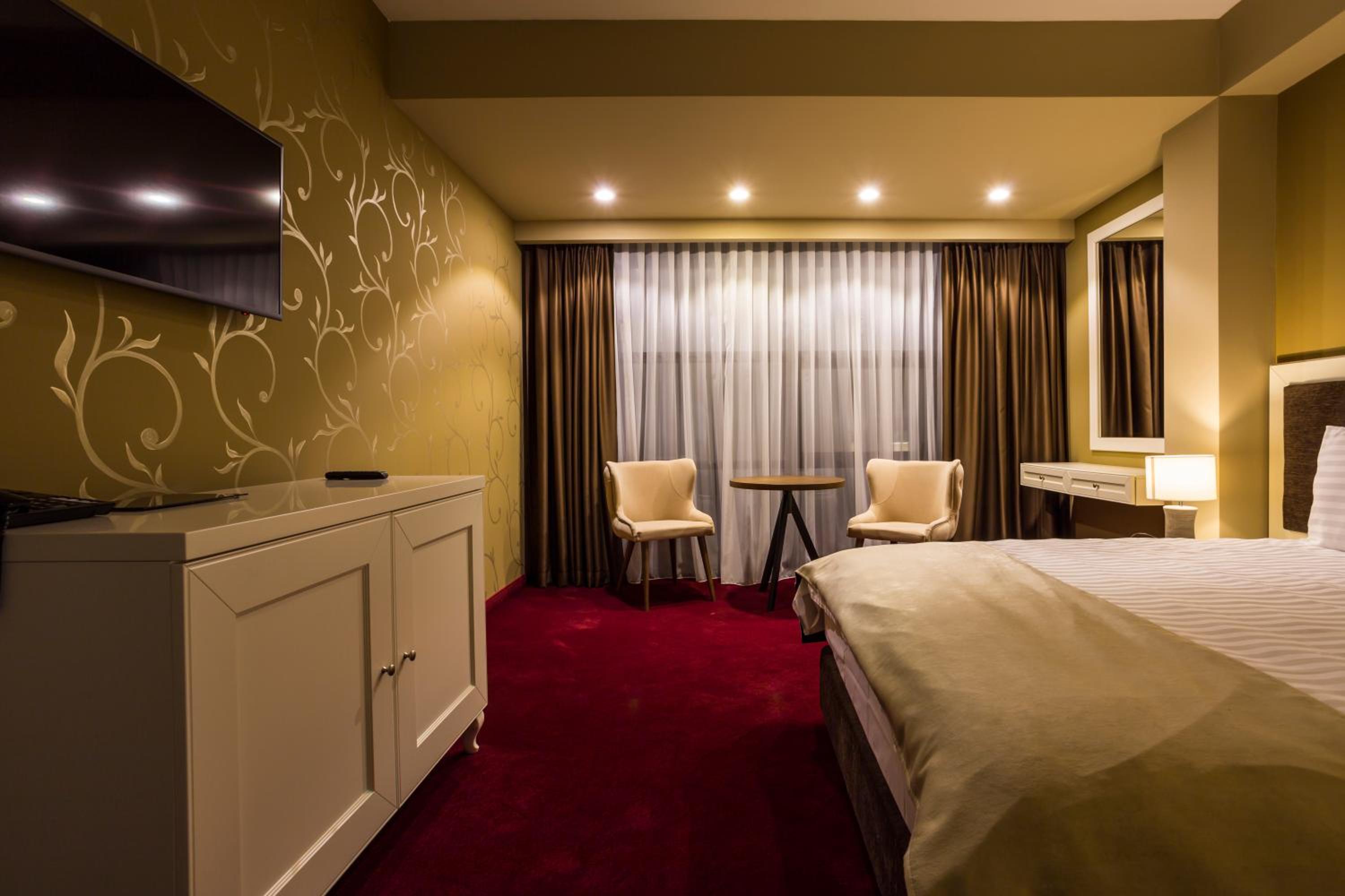 Double Room - Photo 12