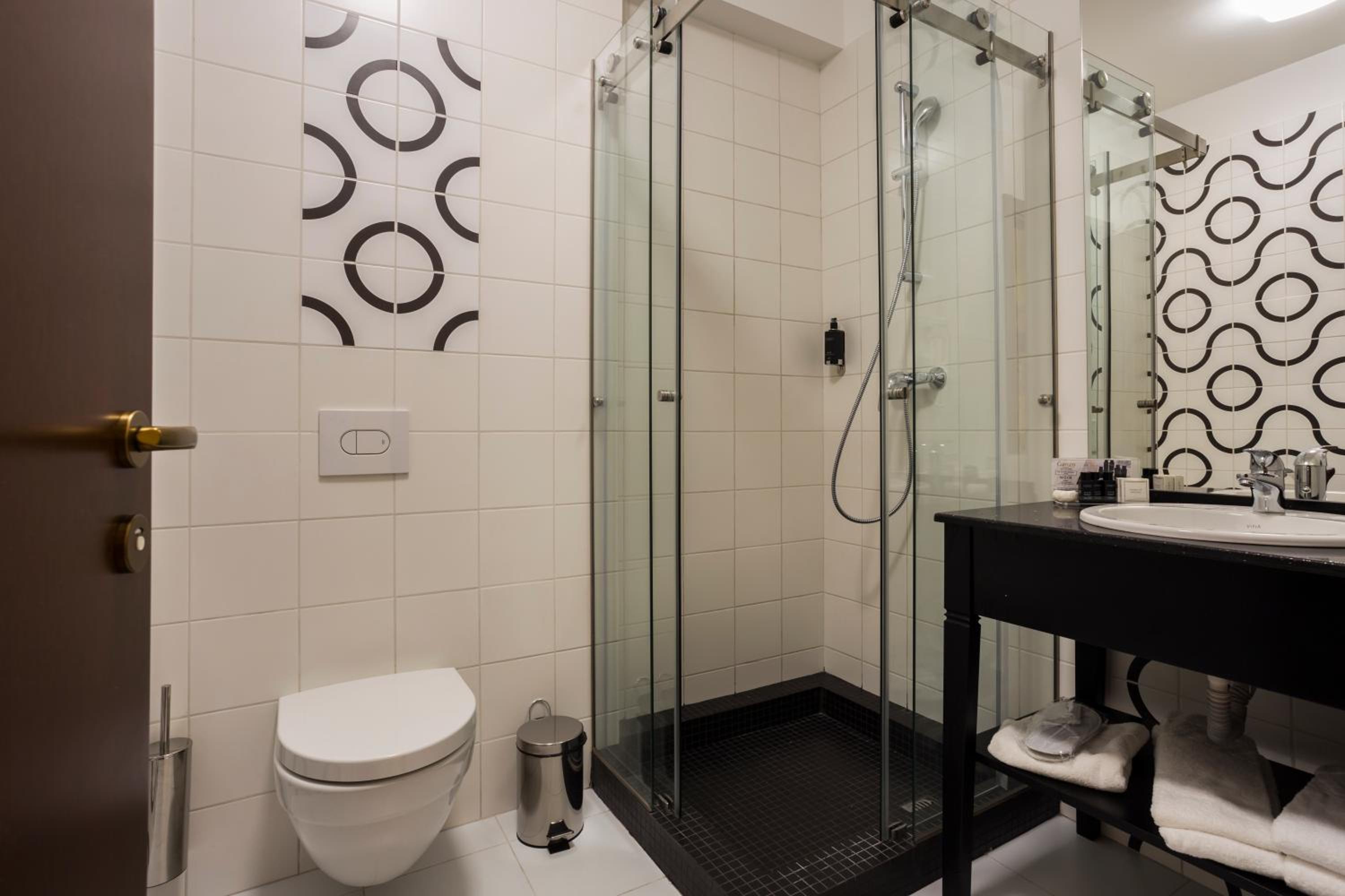 Double Room - Photo 11