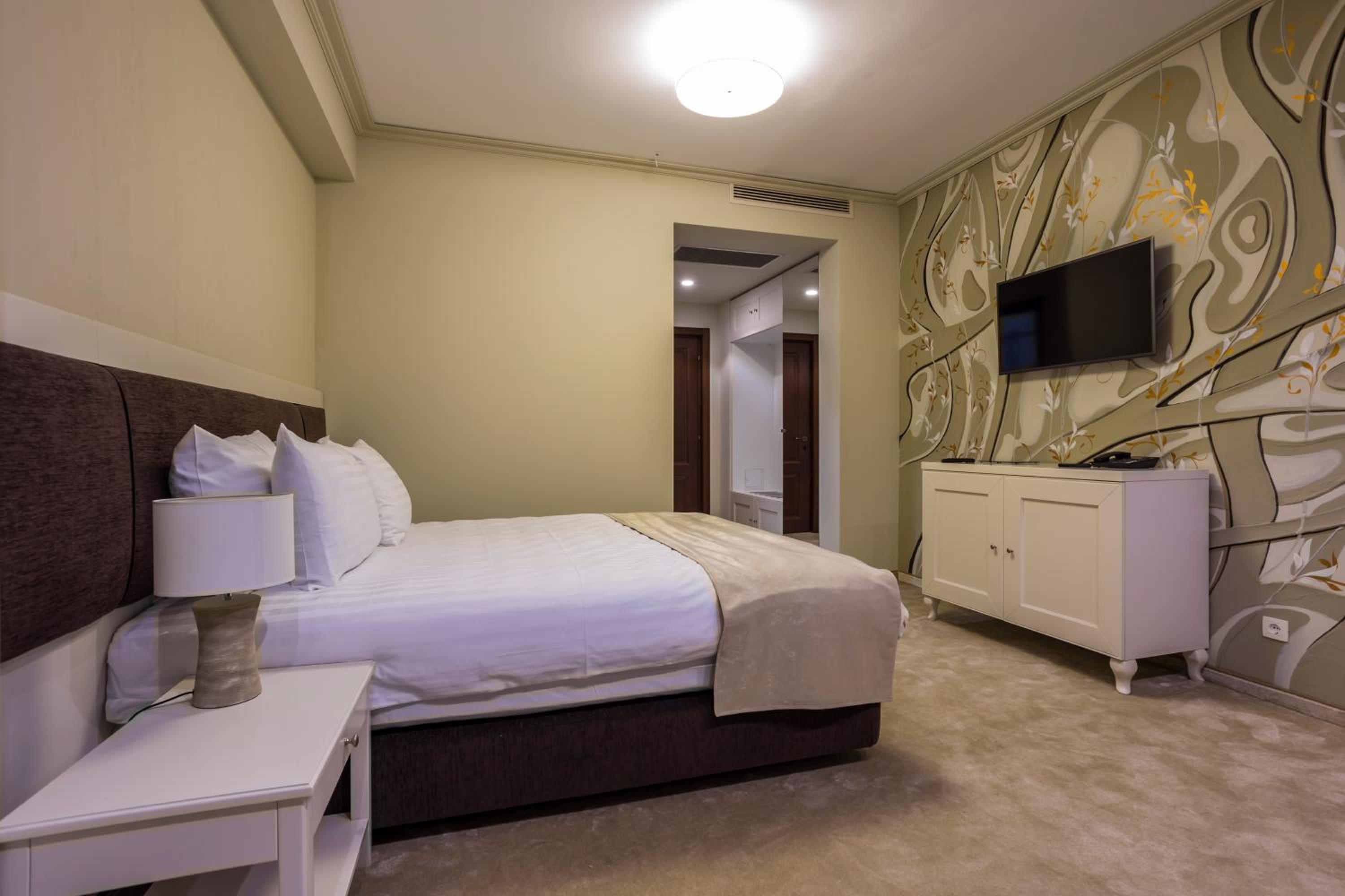 Double Room - Photo 10