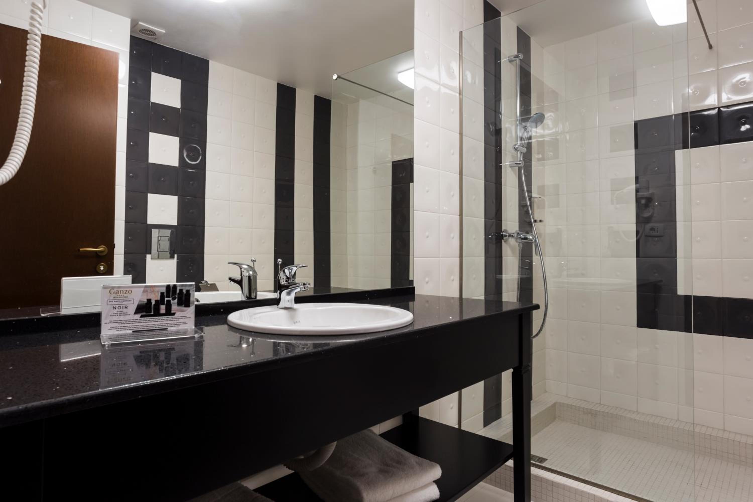 Premium Double Room - Photo 7