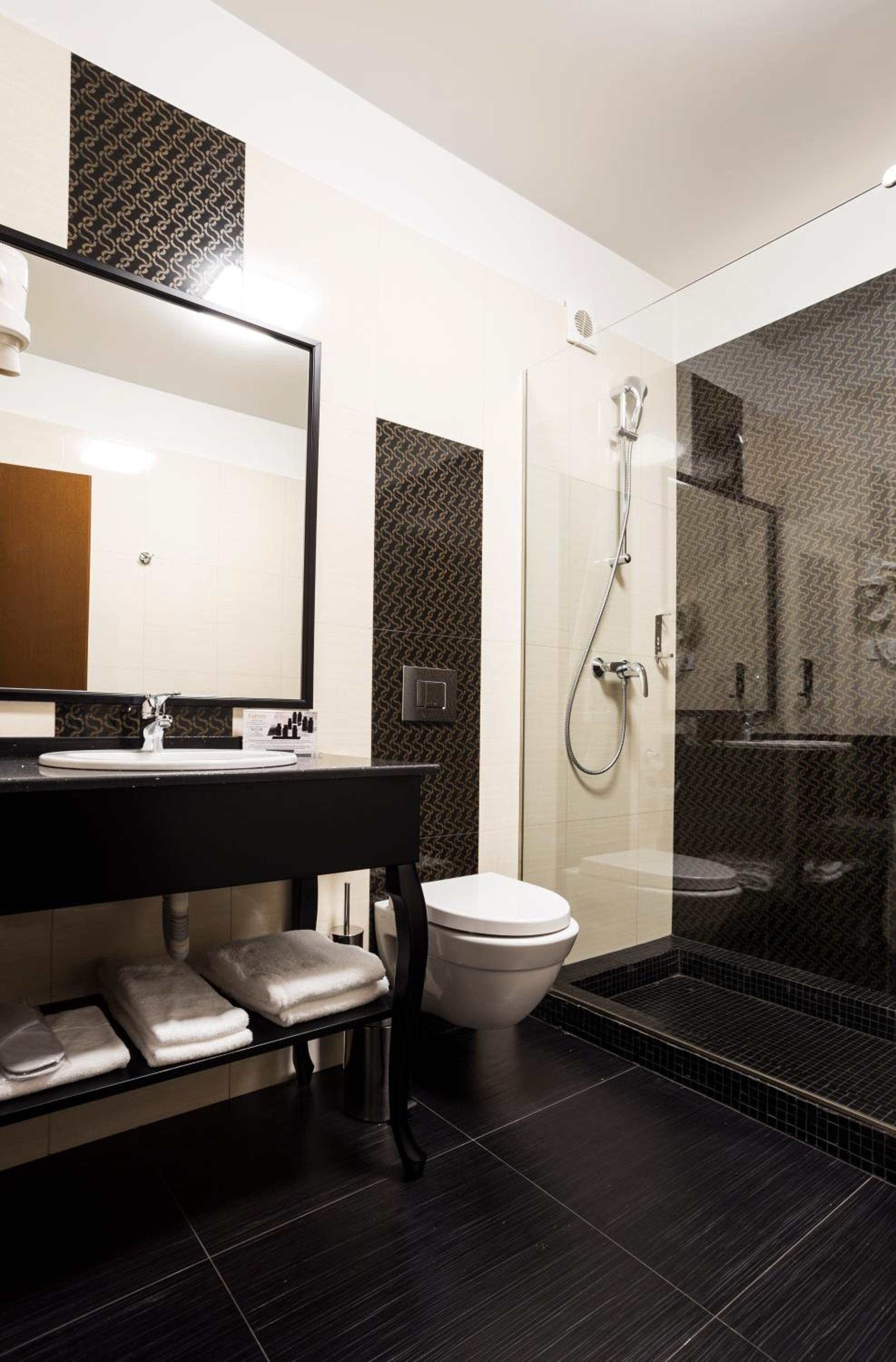 Premium Double Room - Photo 11