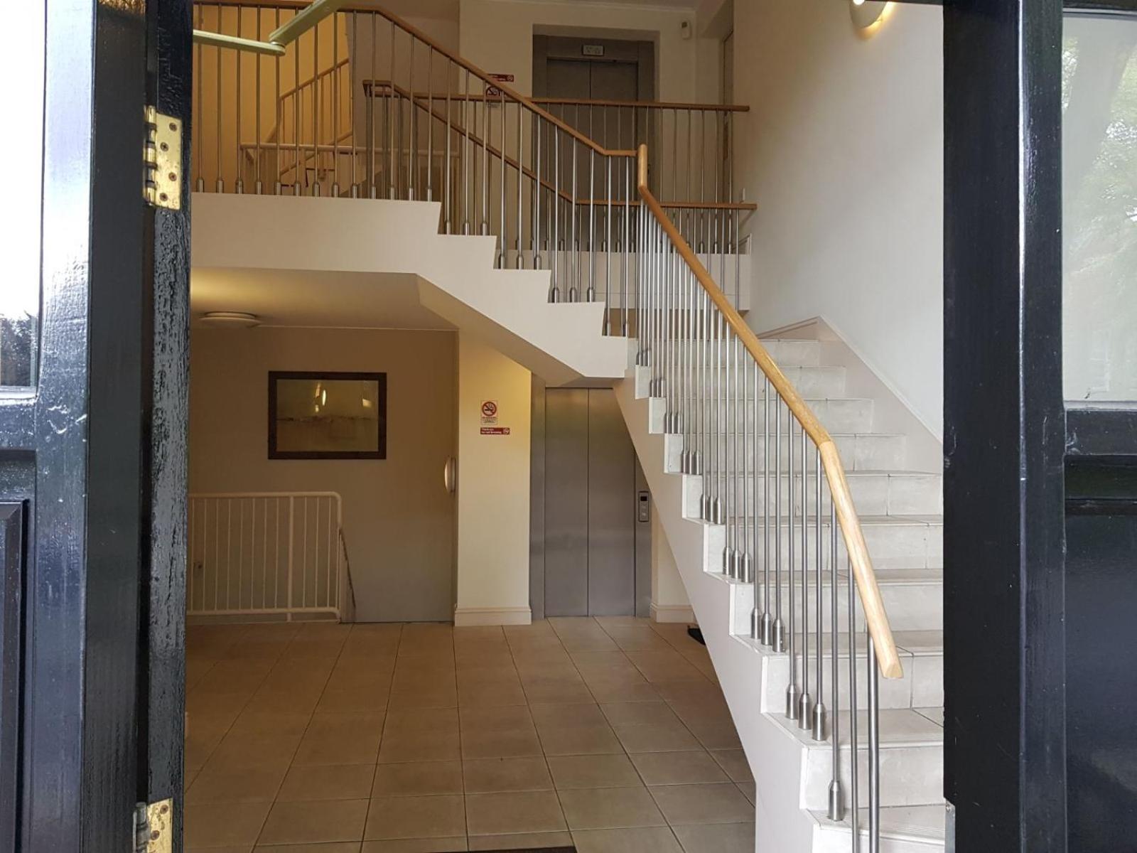Apartment with Balcony - Photo 2