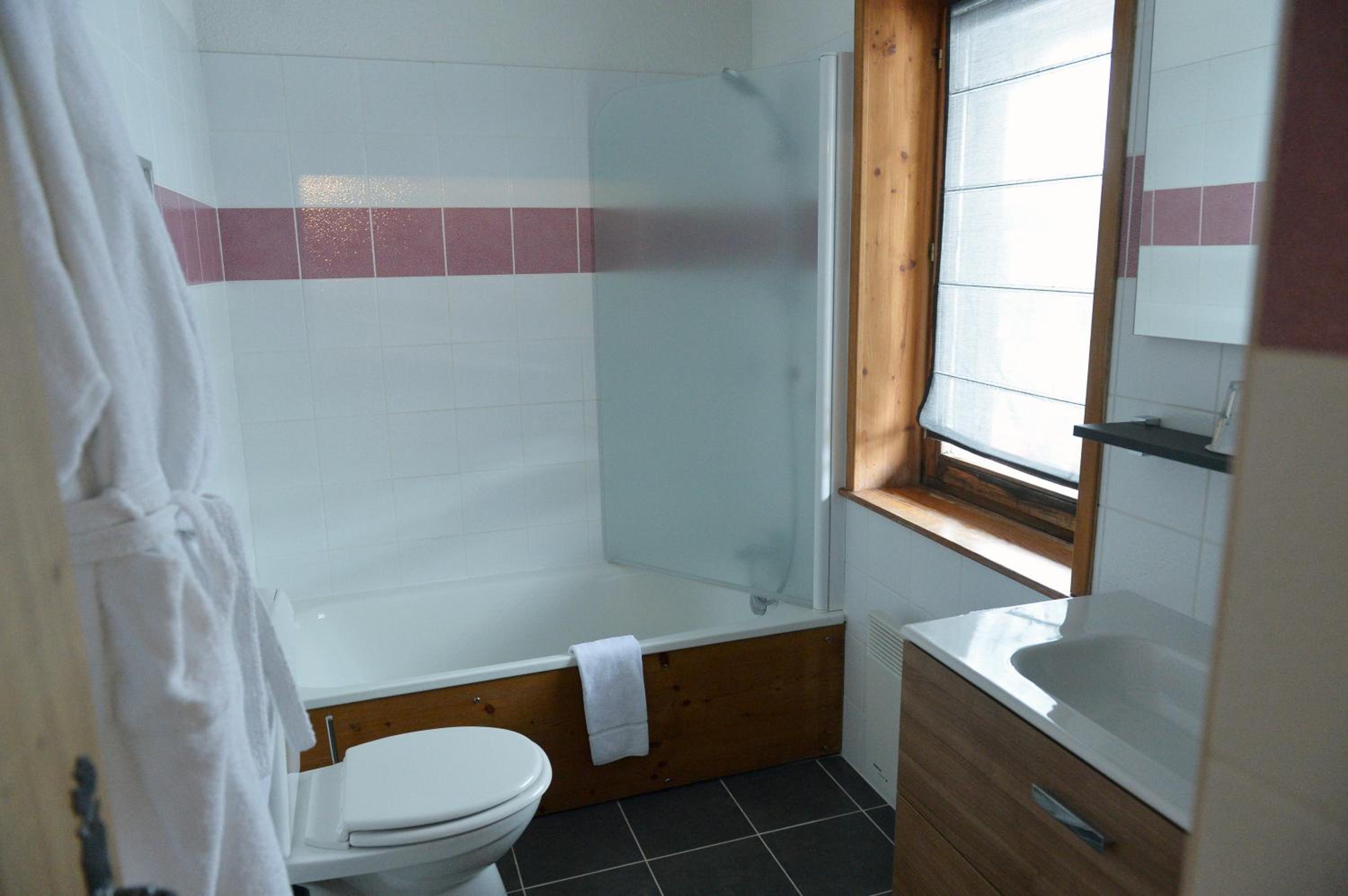  Triple Room with Mountain View (2 Adults + 1 Child) - Photo 6