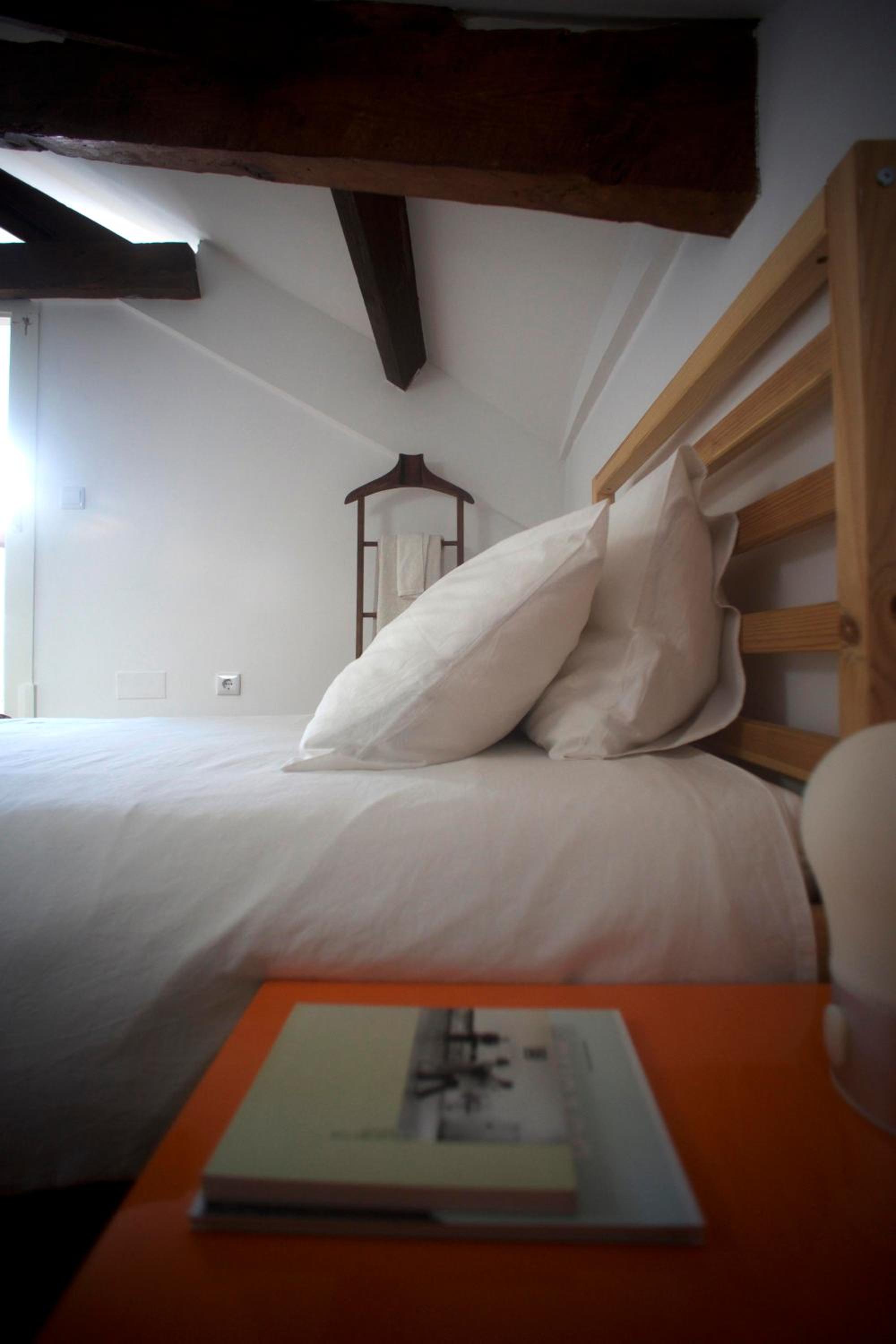 Five-Bedroom House photo 2