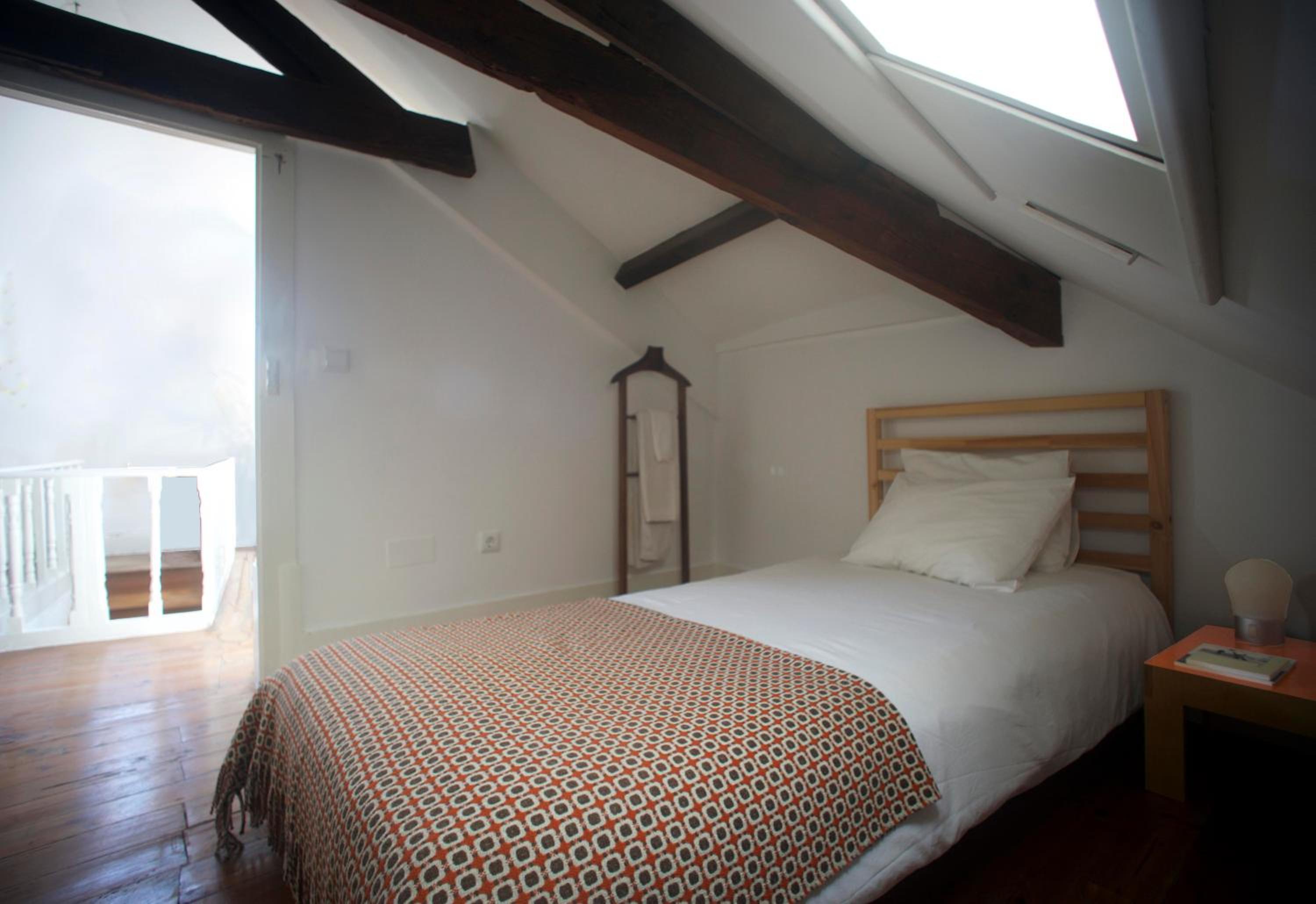 Five-Bedroom House photo 3