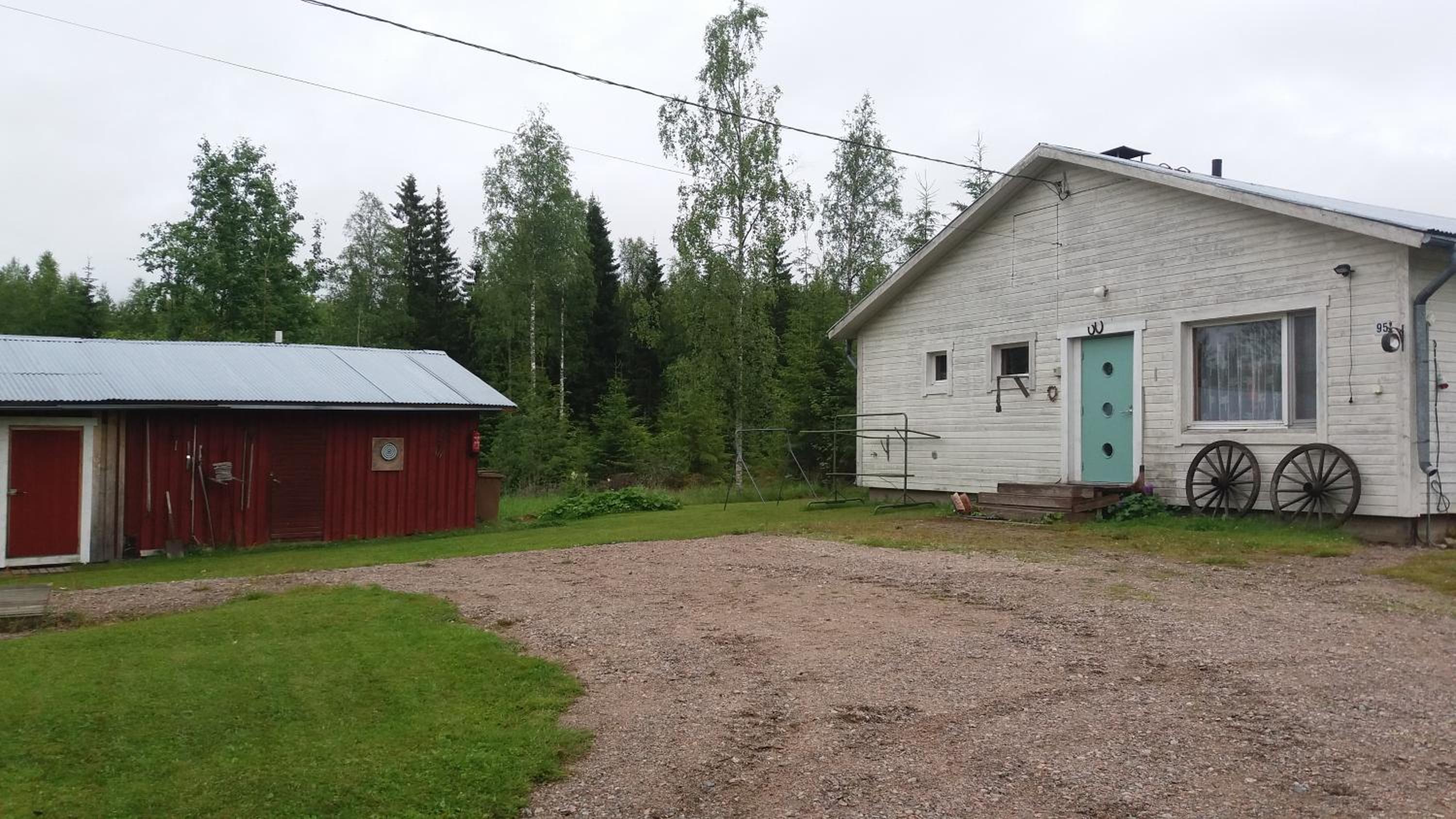 Two-Bedroom Cottage - Photo 3