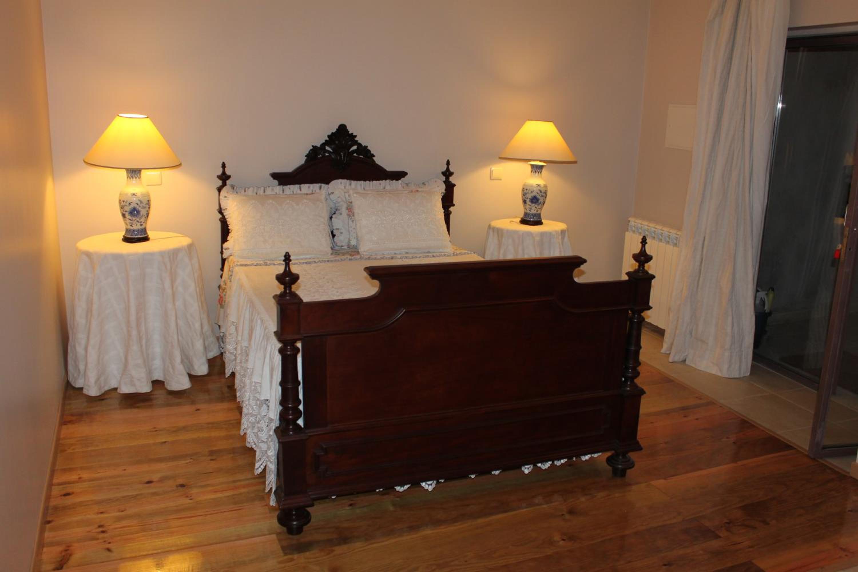 Double Room with Balcony - Photo 3