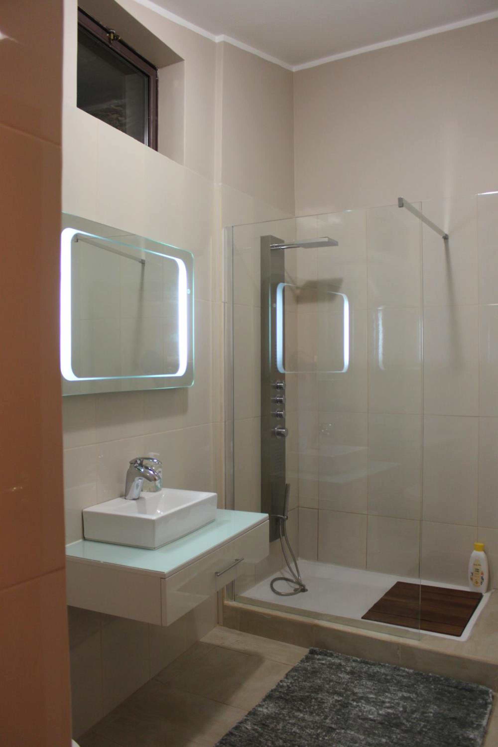 Double Room with Balcony - Photo 2