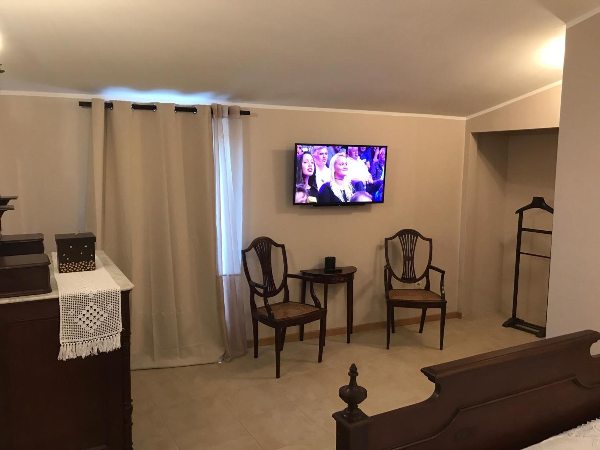 Double Room with Balcony - Photo 5