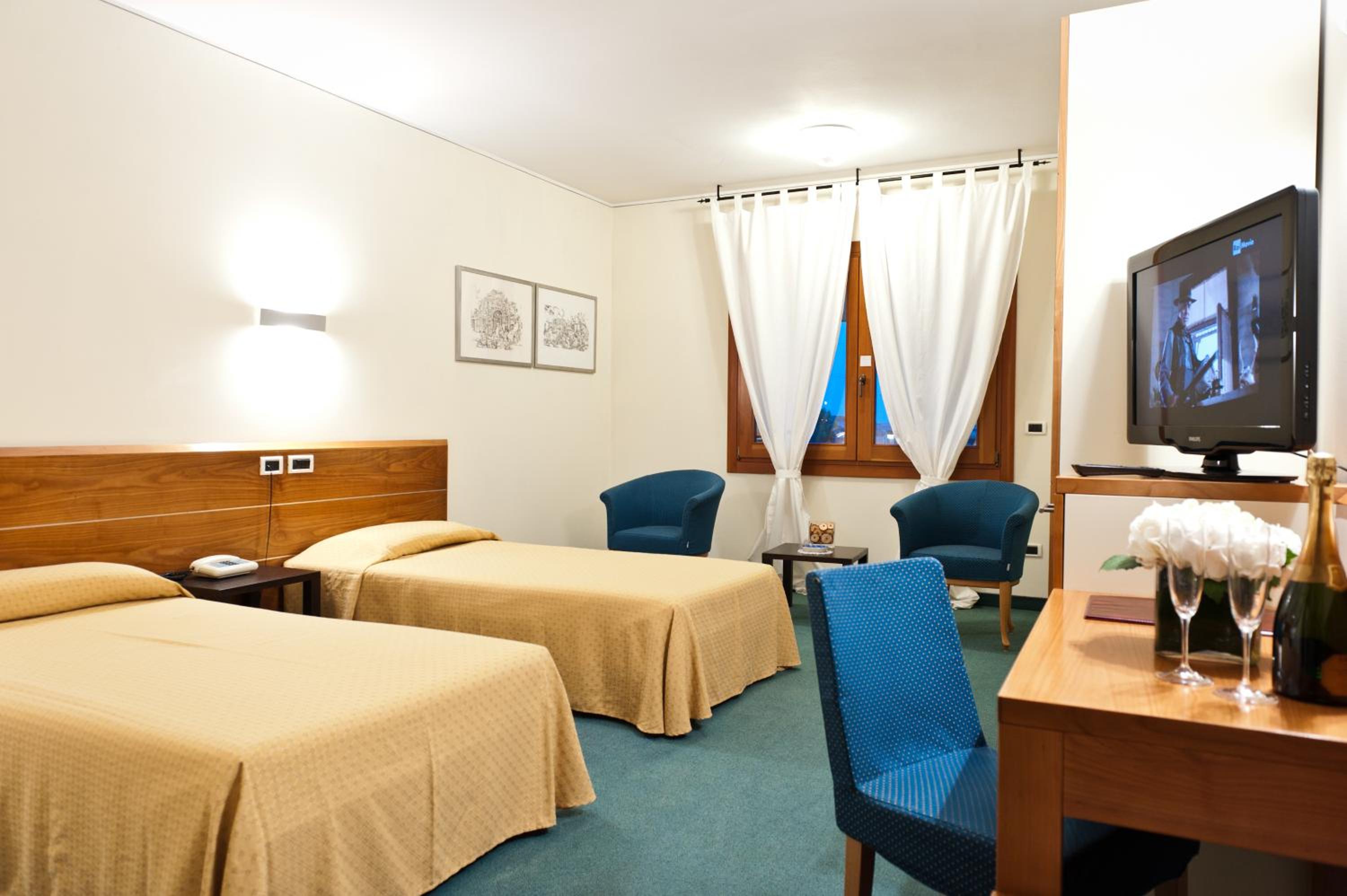 Standard Twin Room photo 1