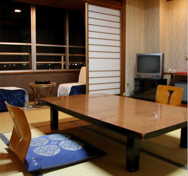 Japanese-Style Room with Shared Bathroom and Private Toilet photo 3