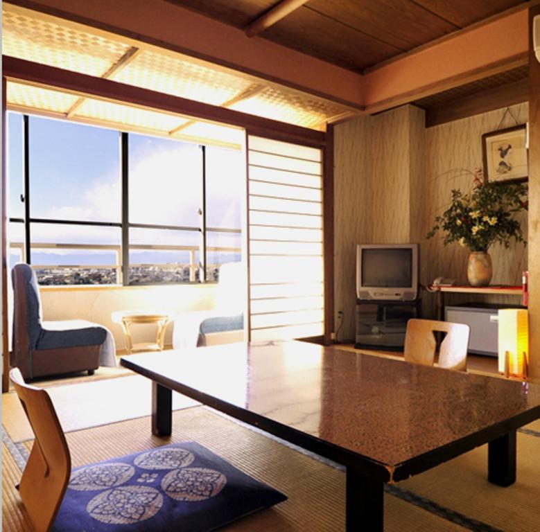 Japanese-Style Room with Shared Bathroom and Private Toilet photo 2